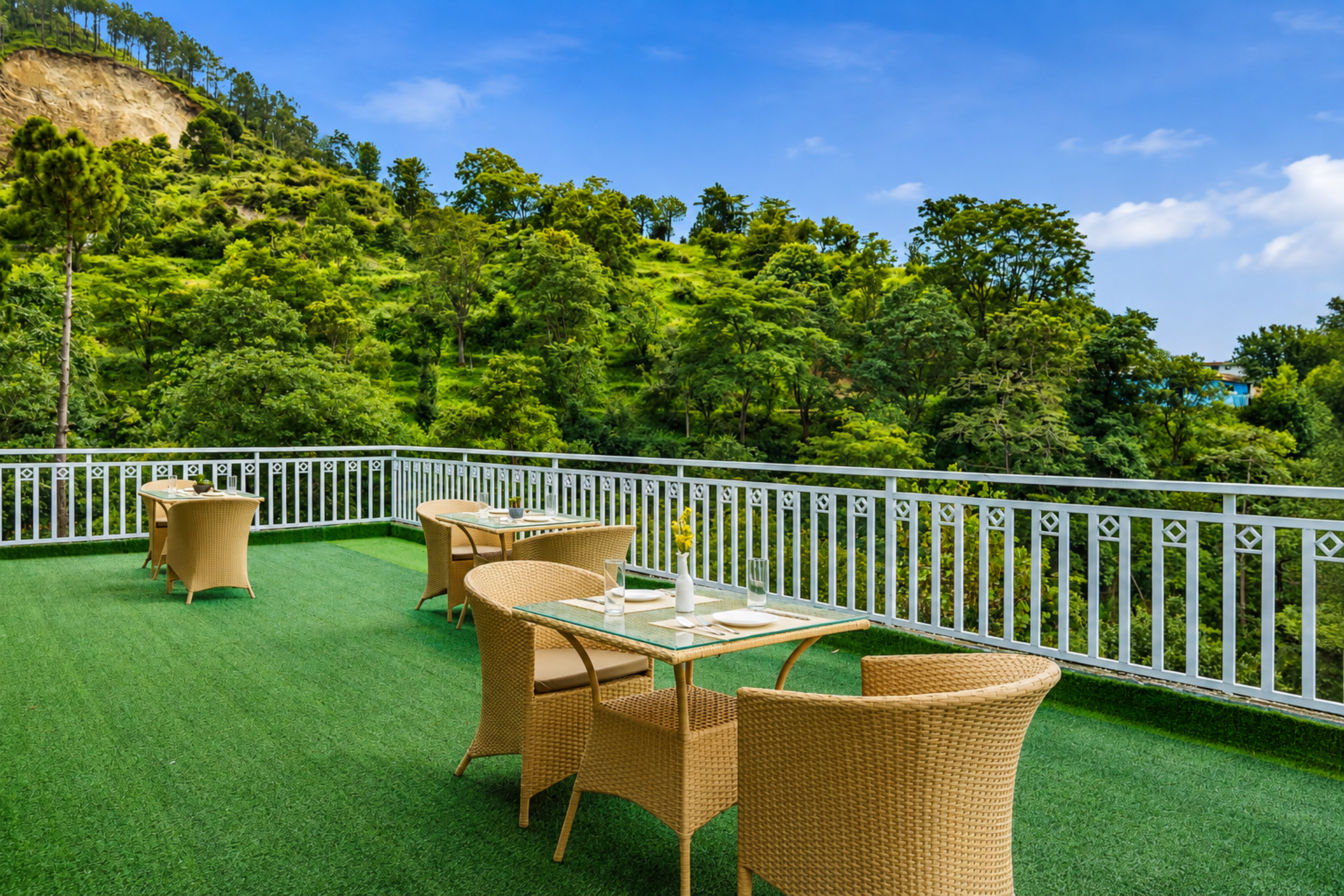 Pet-Friendly 2 BHK Apartment with Attic, Valley Views & Pool Table — photo 29