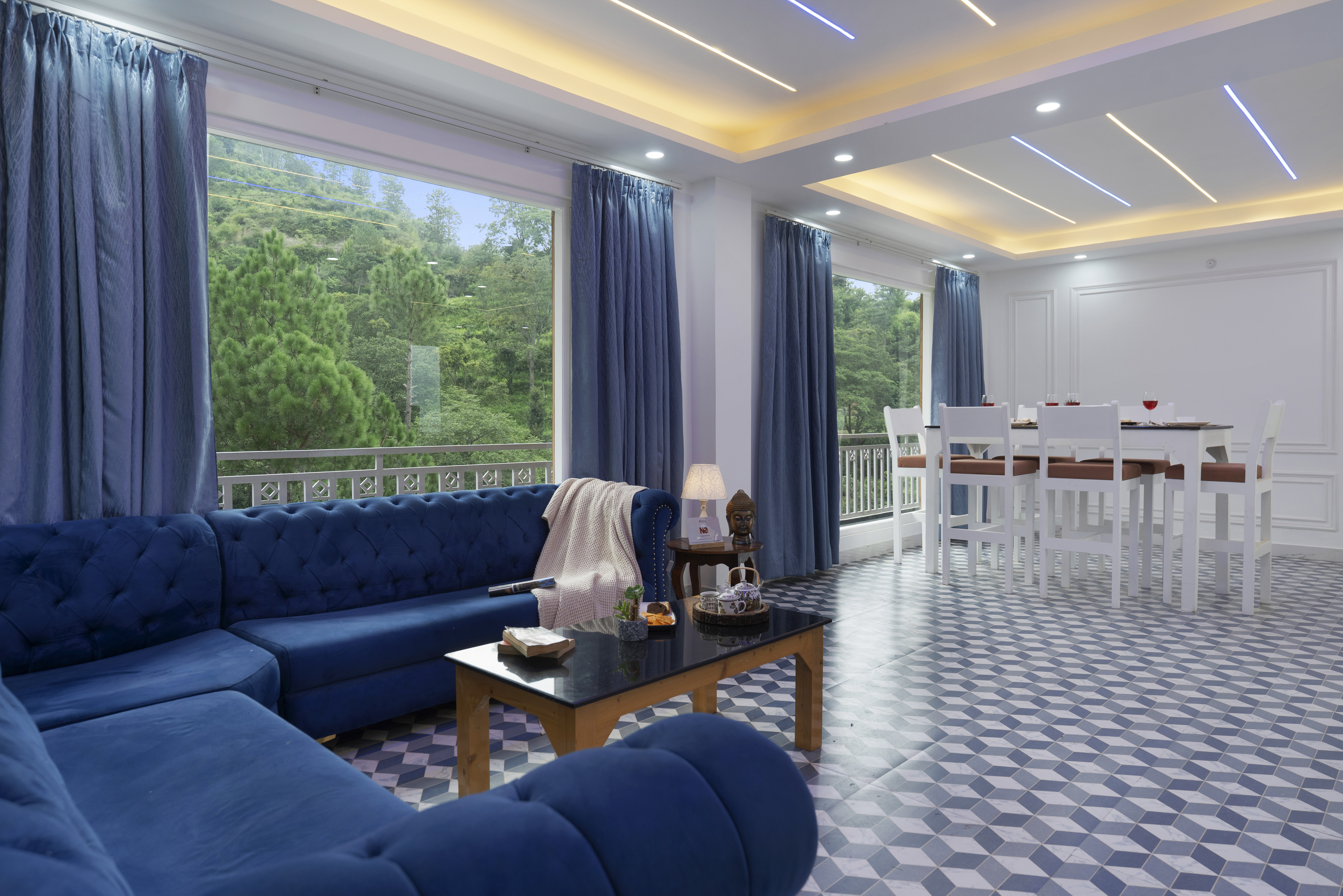 Pet-Friendly 2 BHK Apartment with Attic, Valley Views & Pool Table — photo 9