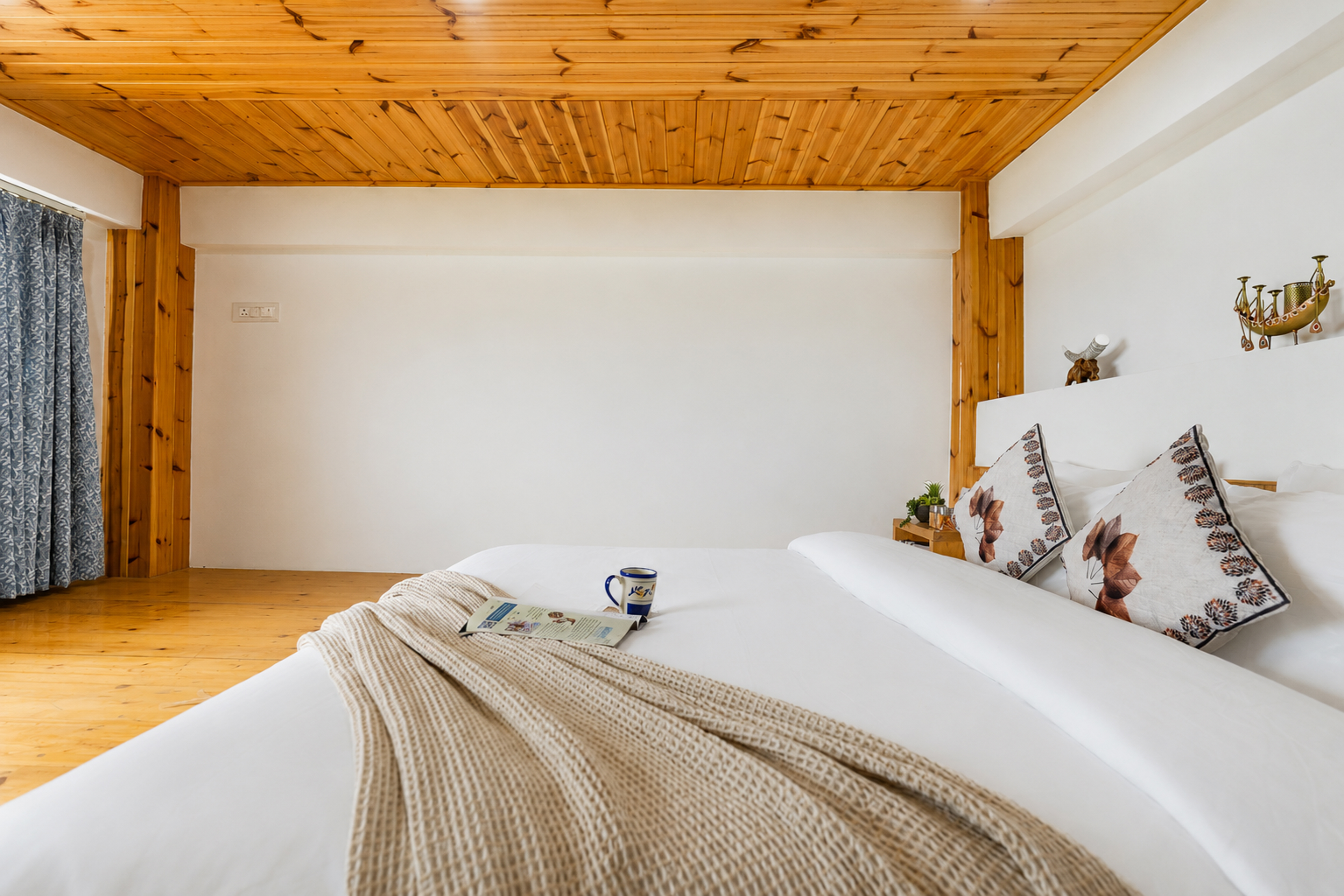 Pet-Friendly 2 BHK Apartment with Attic, Valley Views & Pool Table — photo 38