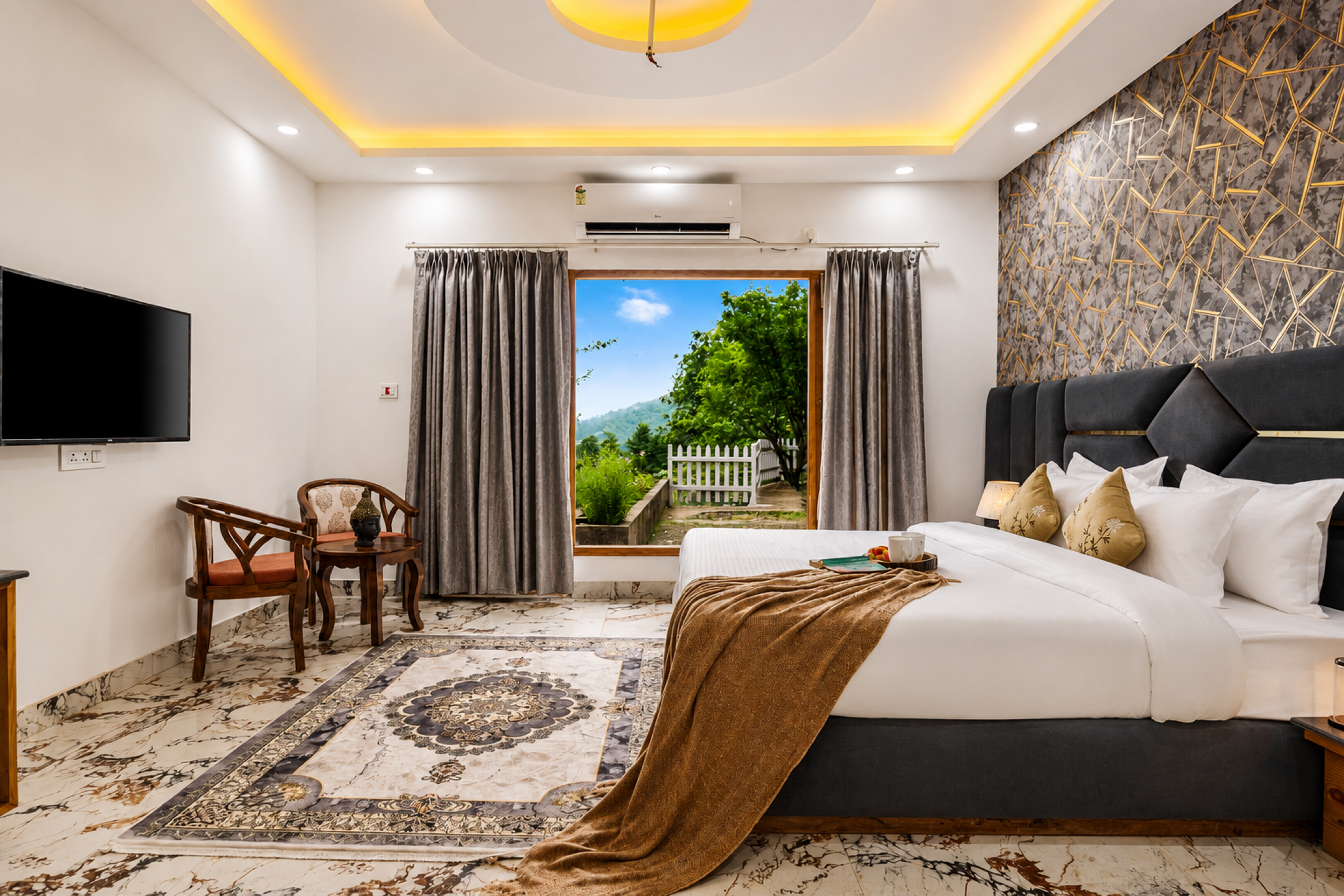 Pet-Friendly 2 BHK Apartment with Attic, Valley Views & Pool Table — photo 23