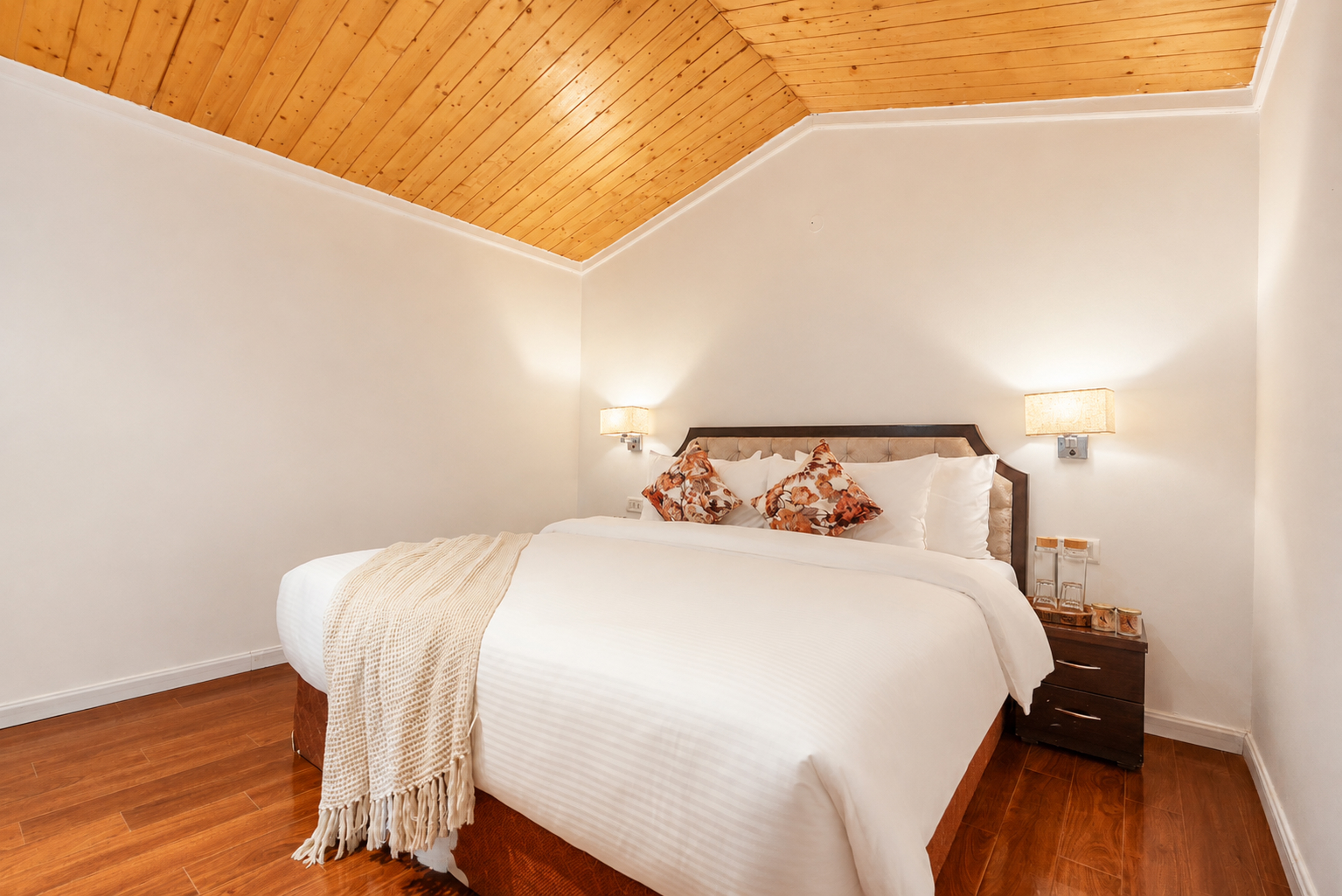 Pet-Friendly 4 BHK Attic Apartment with Private Balconies, Forest View, Reception & Indoor Games — photo 38