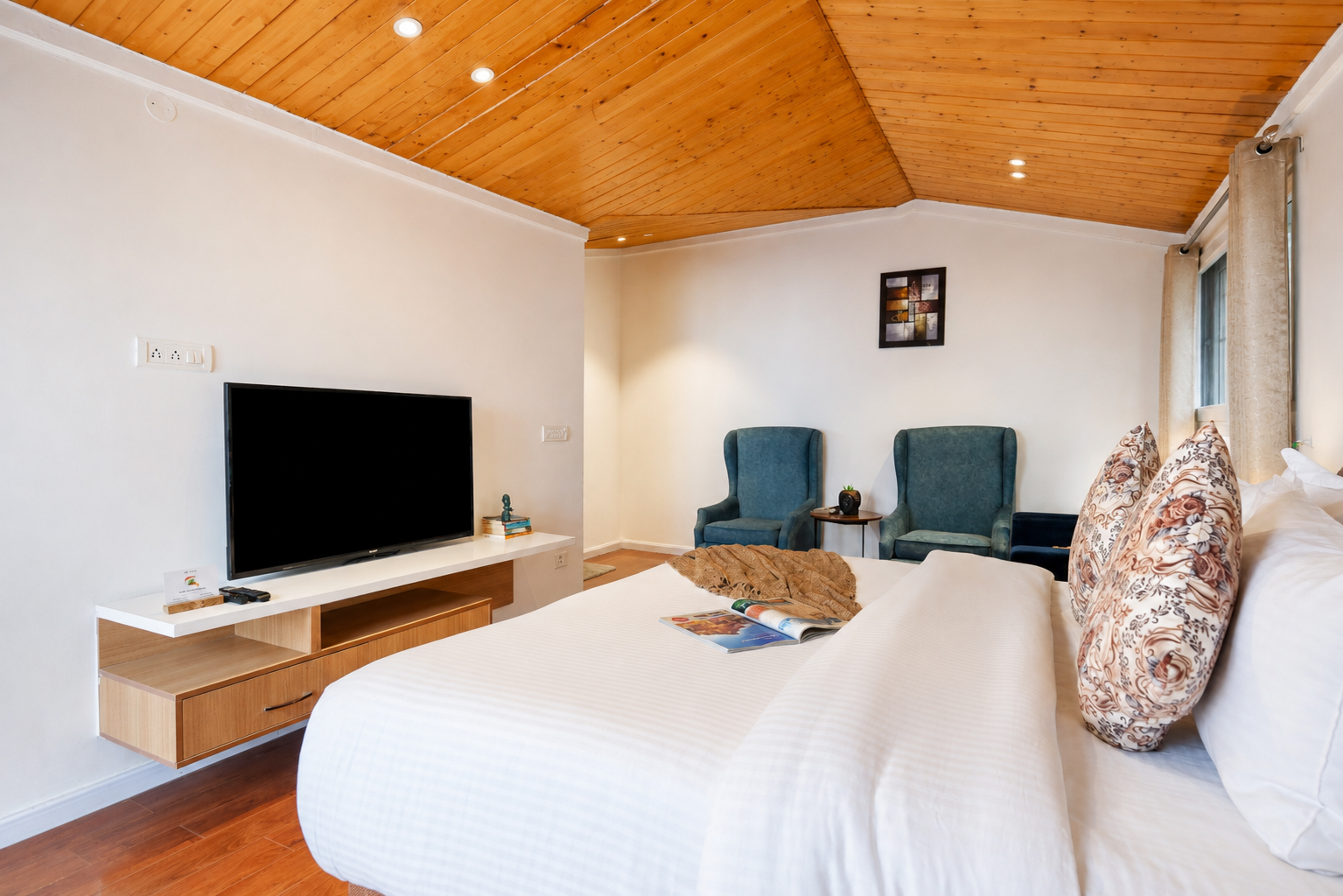 Pet-Friendly 4 BHK Attic Apartment with Private Balconies, Forest View, Reception & Indoor Games — photo 27