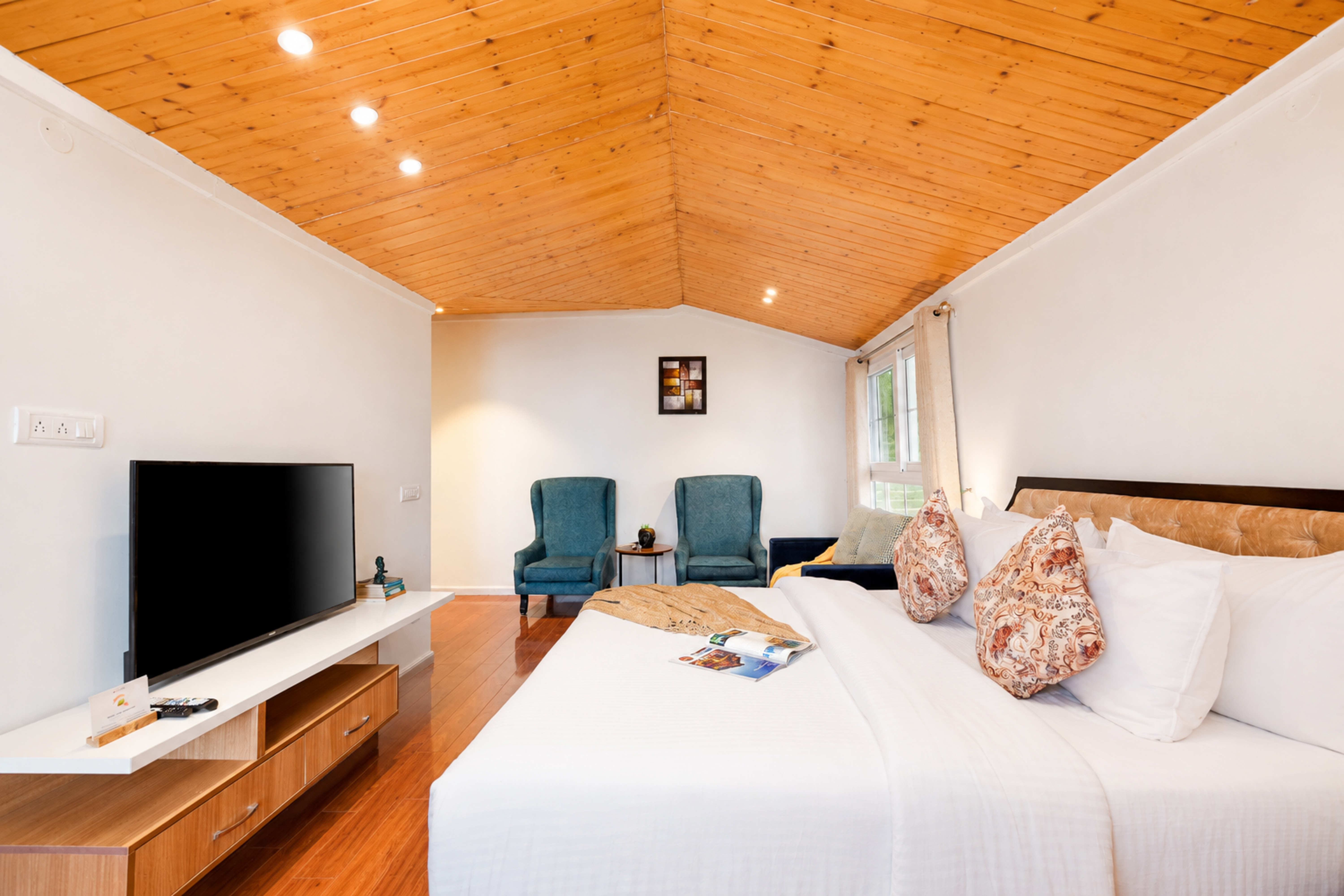 Pet-Friendly 4 BHK Attic Apartment with Private Balconies, Forest View, Reception & Indoor Games — photo 41