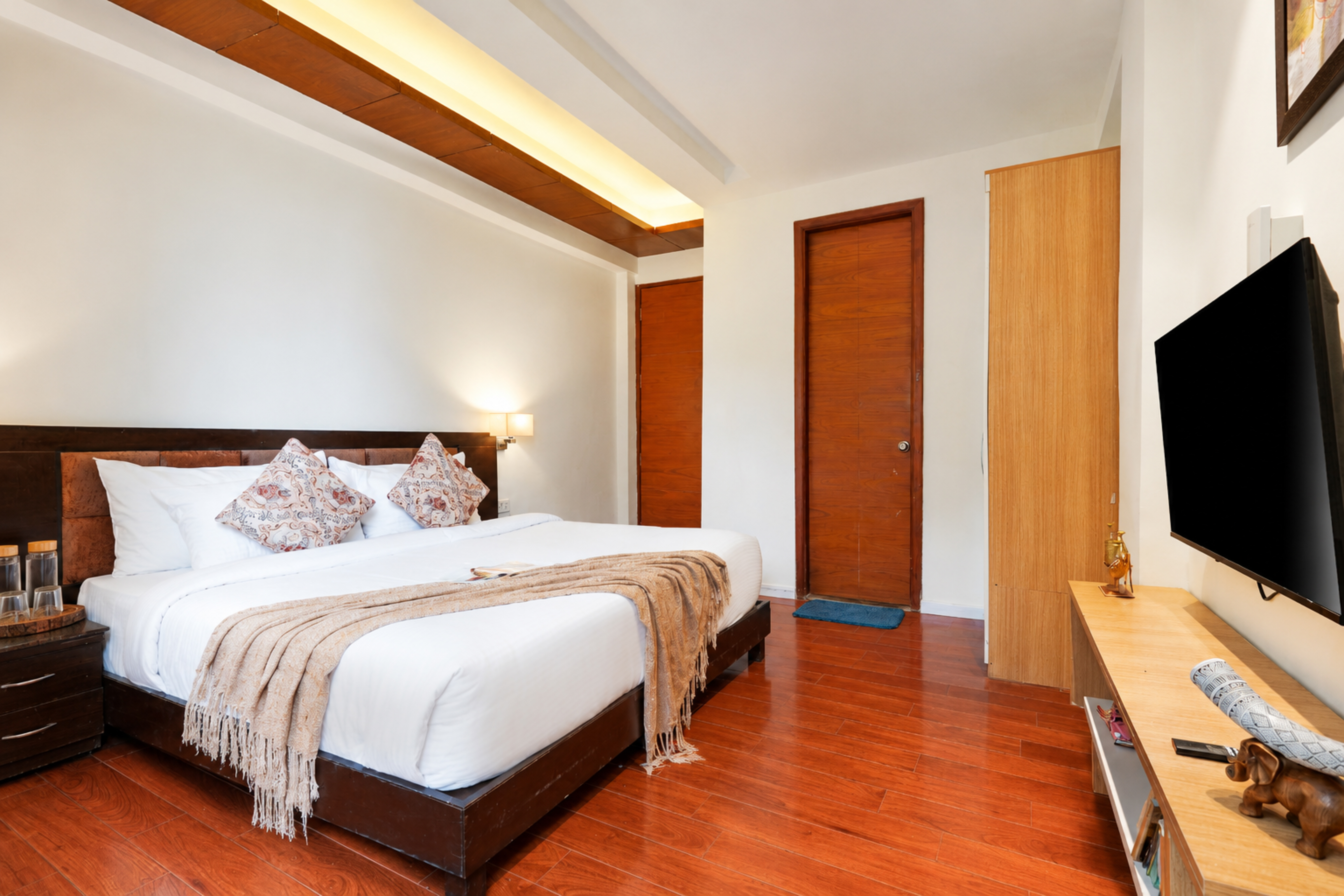 3 BHK Pet-Friendly Valley-View Apartment with Private Balcony & Reception — photo 15