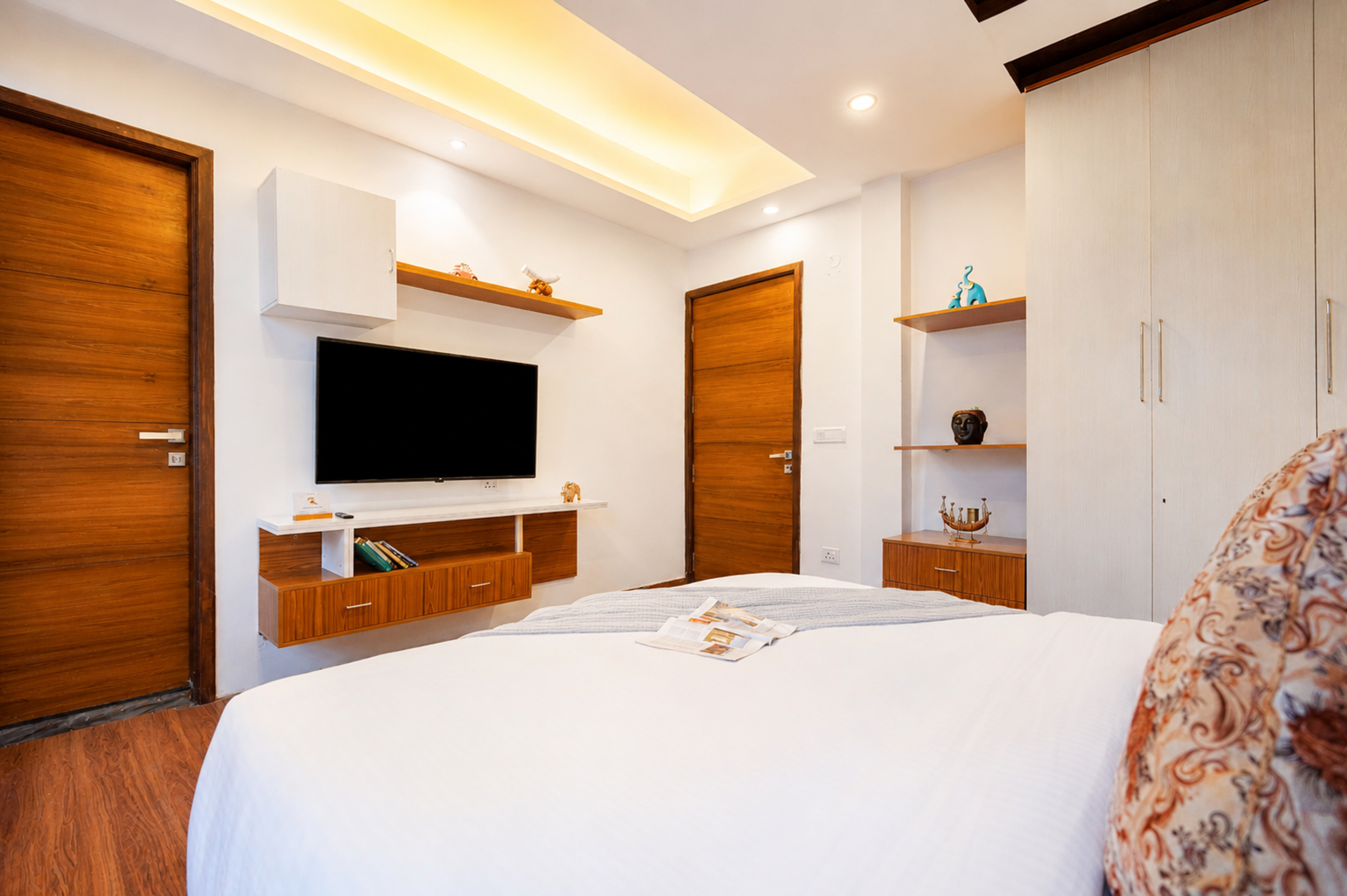 Pet-Friendly 1 BHK Hill-View Apartment with Private Balcony, Reception, & Indoor Games — photo 22