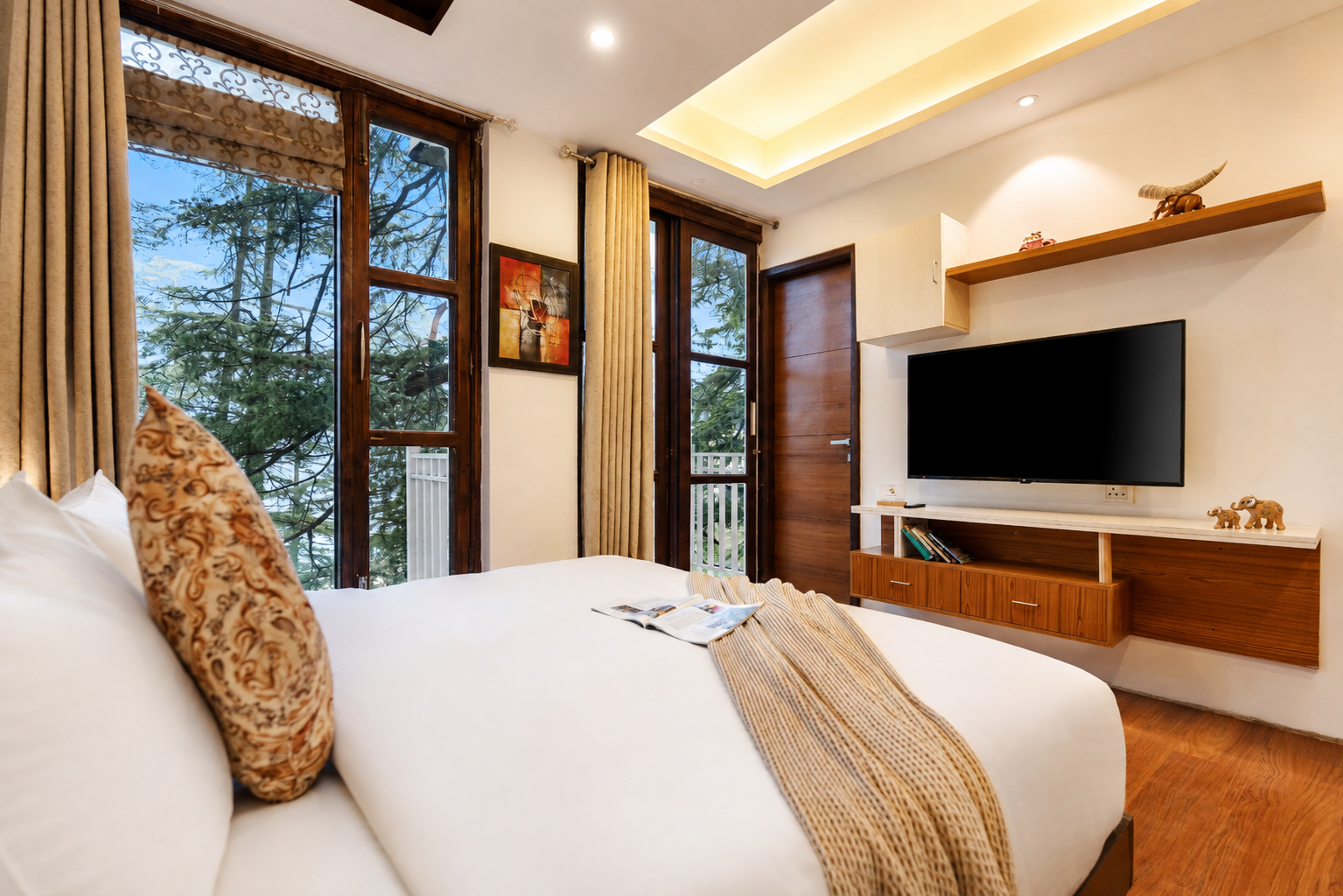 Pet-Friendly 1 BHK Hill-View Apartment with Private Balcony, Reception, & Indoor Games — photo 12