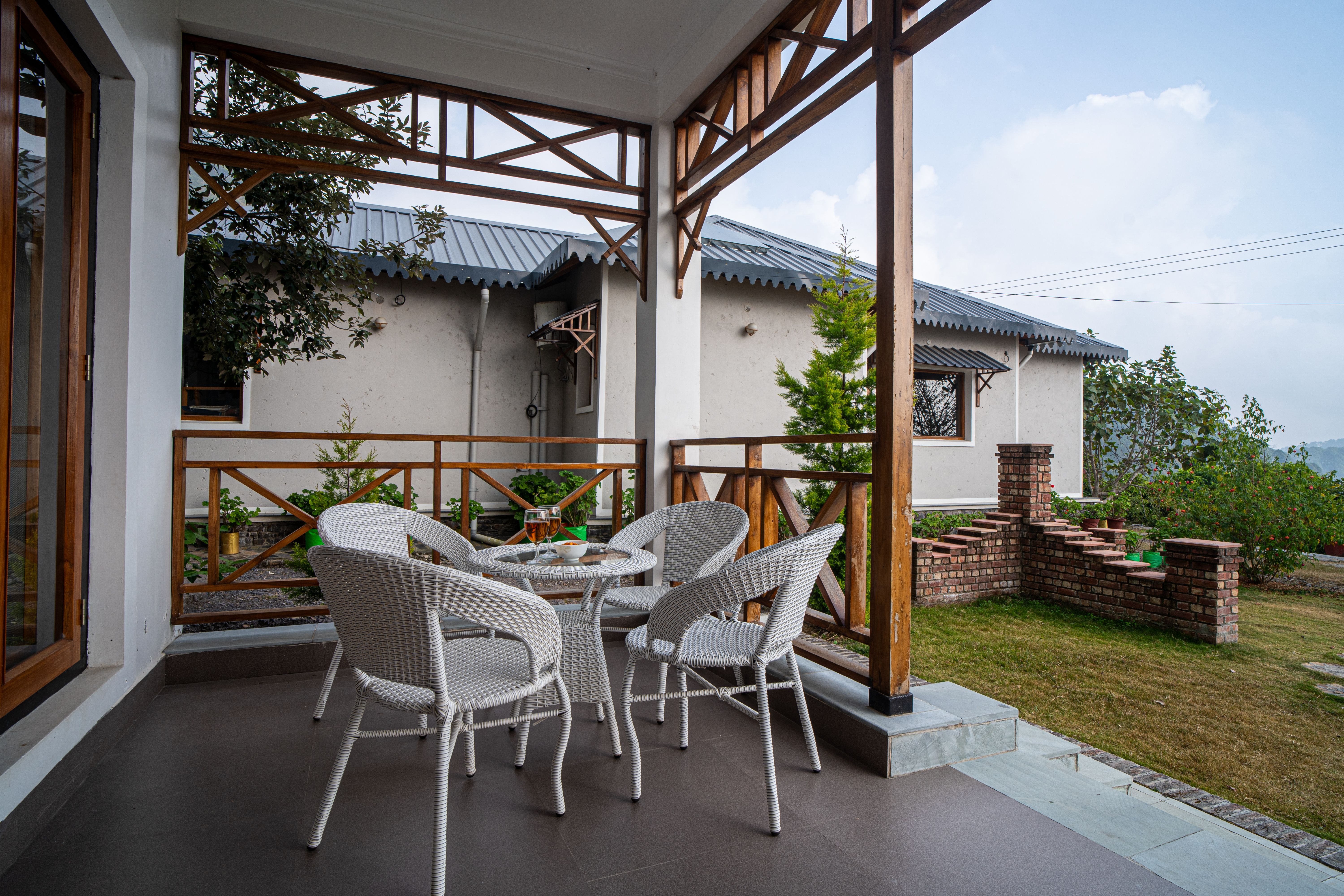 Sit-out-area