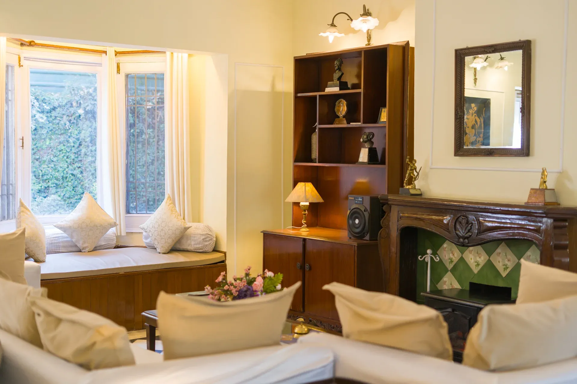 Chalet Vie Villa, Kasauli - Living Room