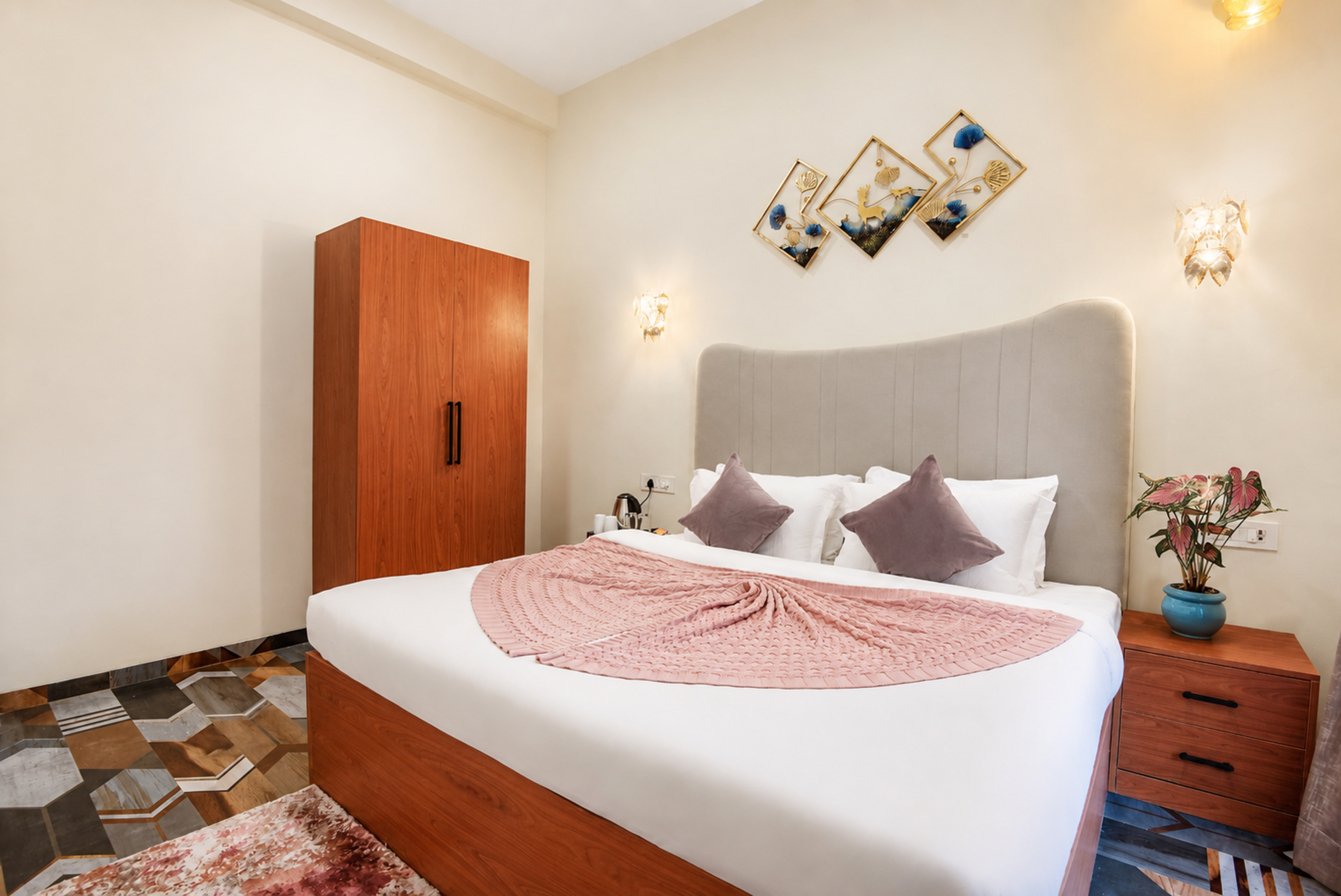 Luxurious 3 BHK Retreat with Private Pool, Jacuzzi Bedroom, Glass Canopy Terrace & Garden — photo 26