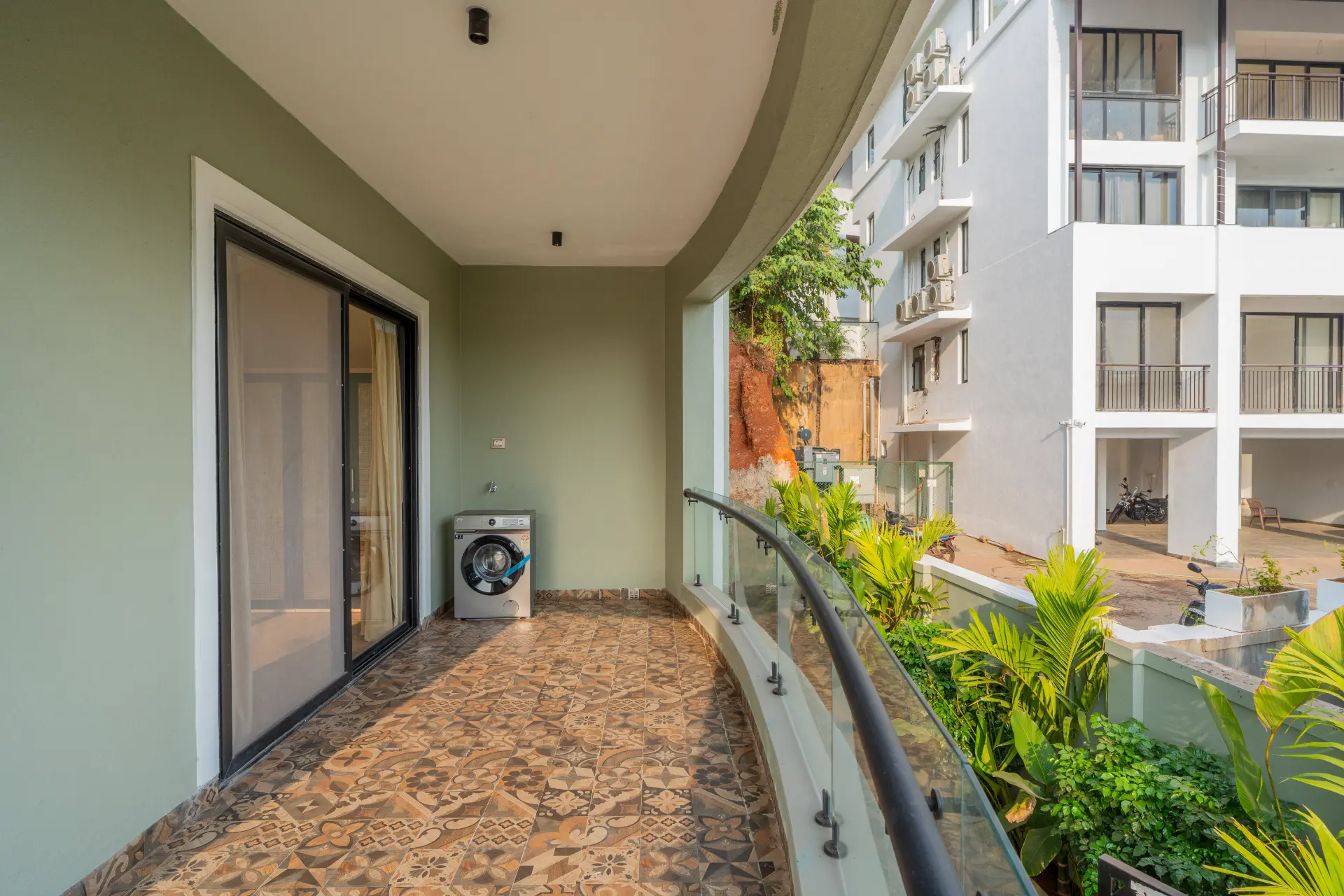 Kamerios Skye | 1-BHK | Jacuzzi | Balcony | Rooftop Pool | Lift 