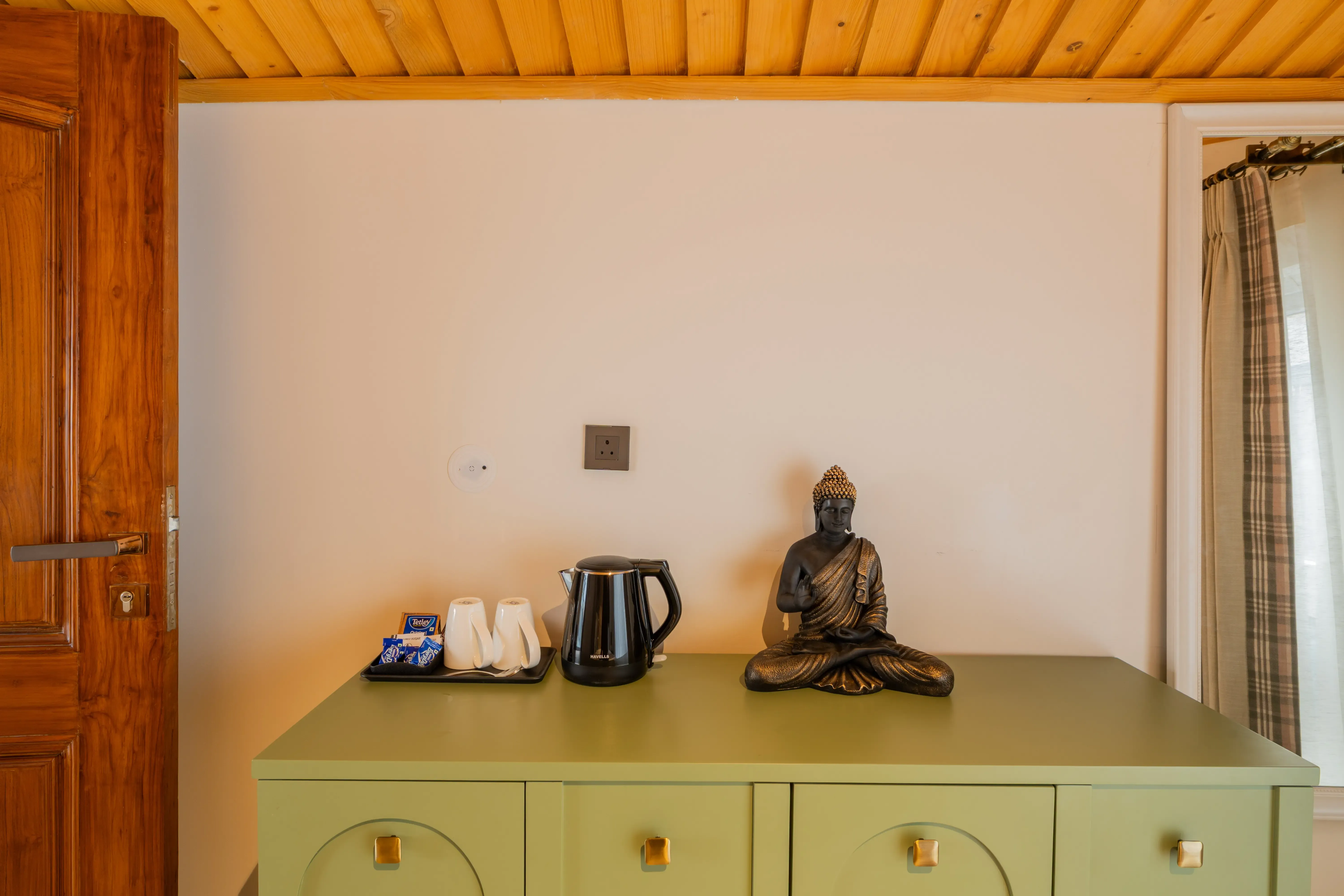 Royce Cottage, Kasauli - Desk 4