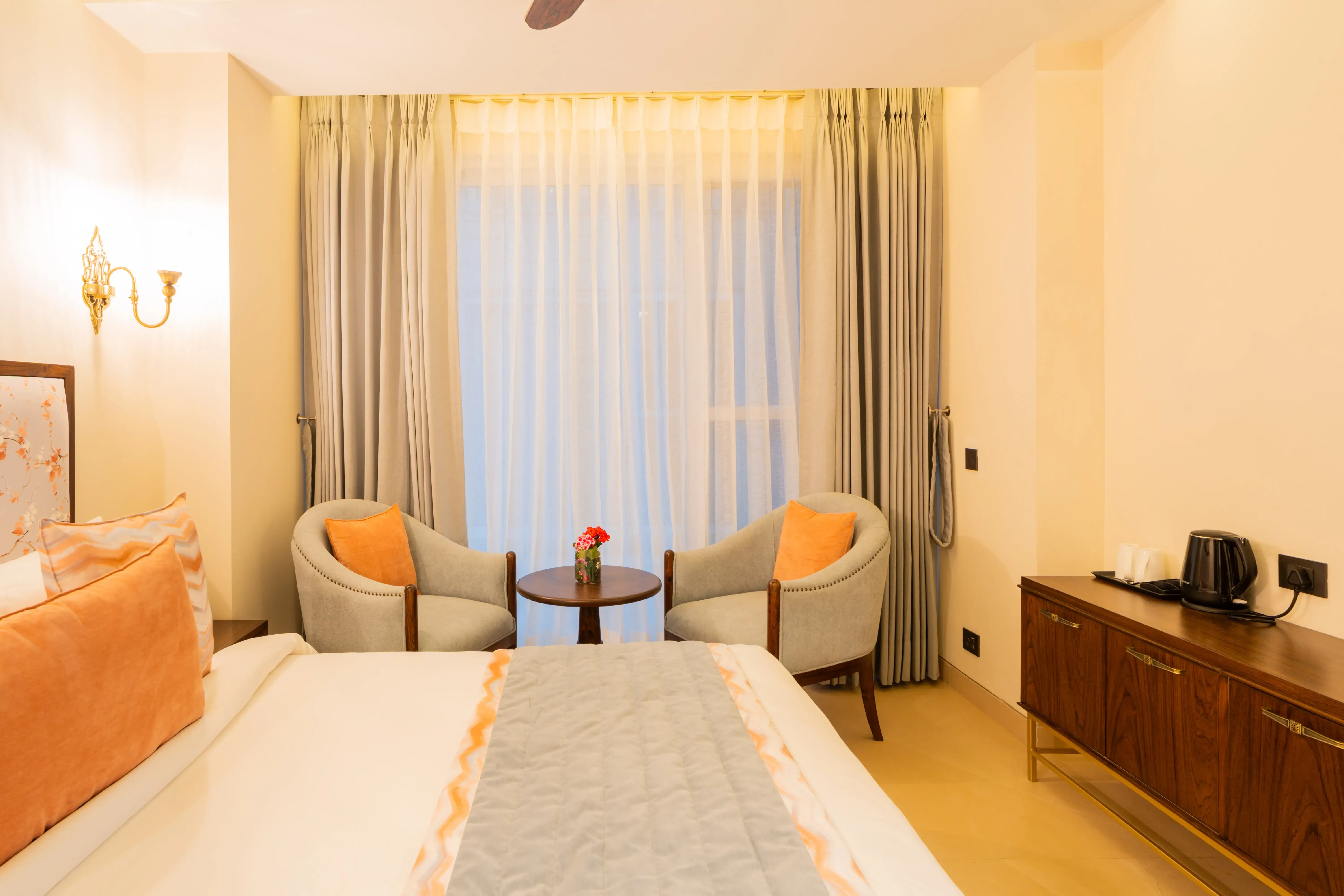 Royce Cottage, Kasauli - Sofa 3