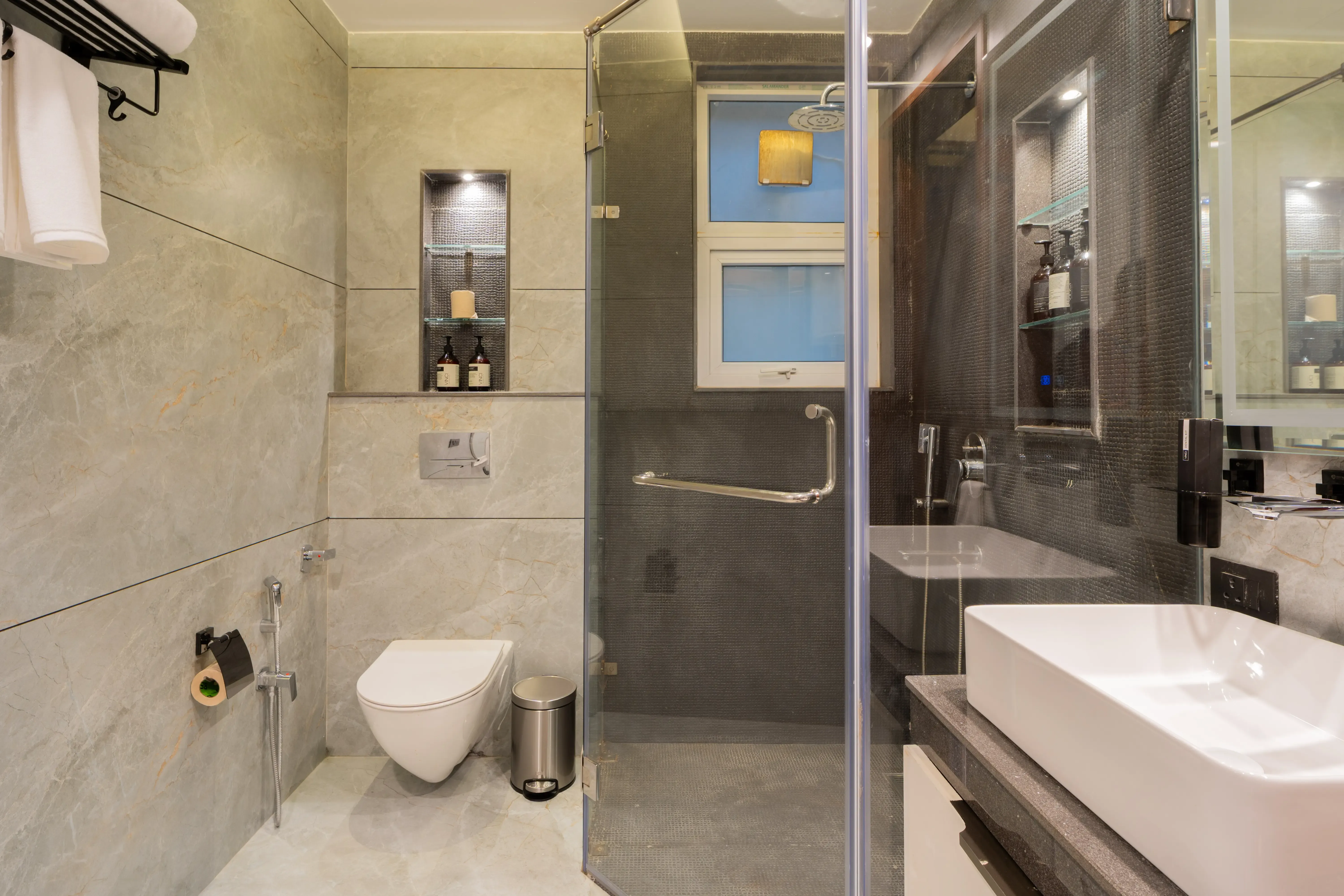 Royce Cottage, Kasauli - Bathroom