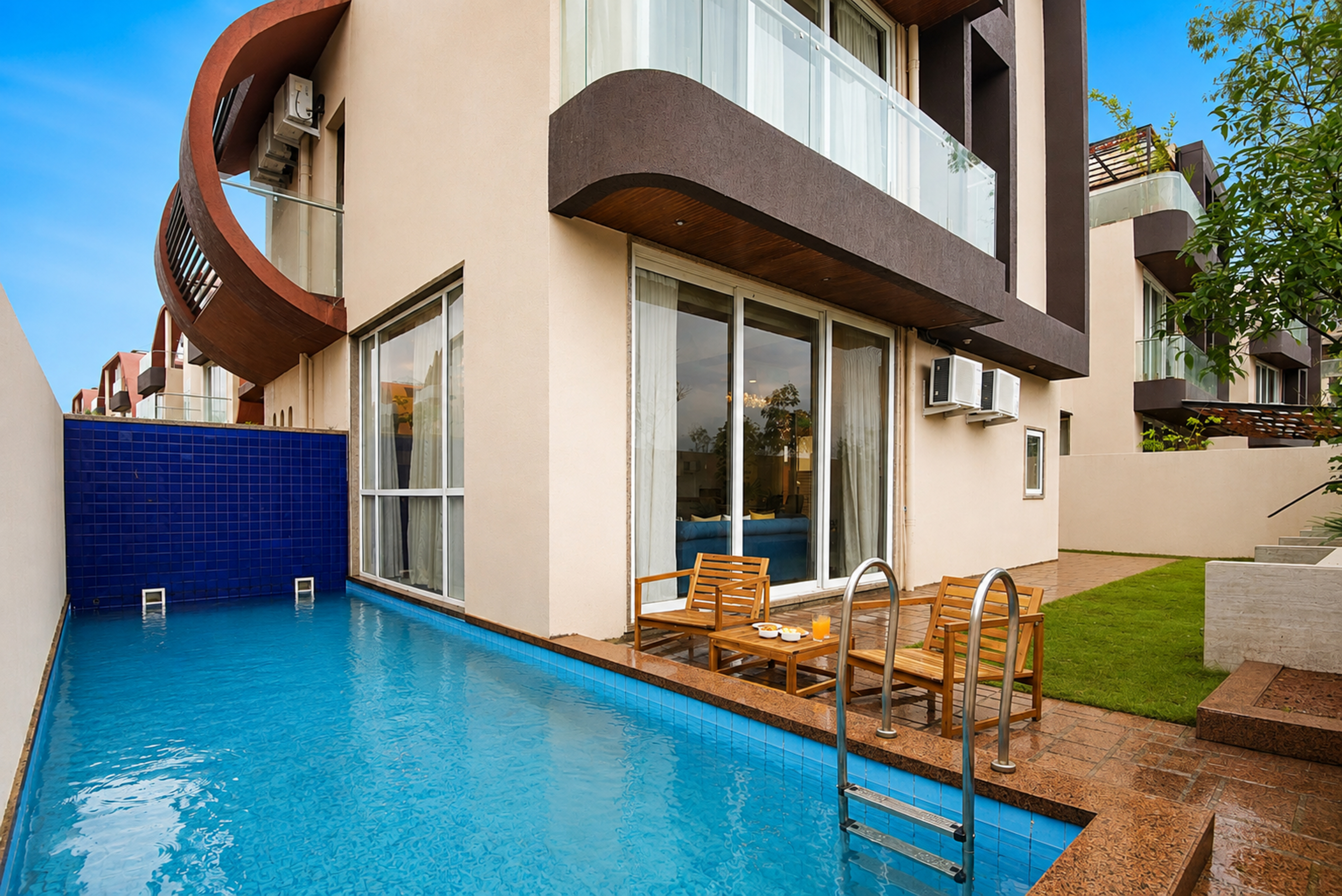 Luxurious 3 BHK Retreat with Private Pool, Jacuzzi Bedroom, Glass Canopy Terrace & Garden — photo 6