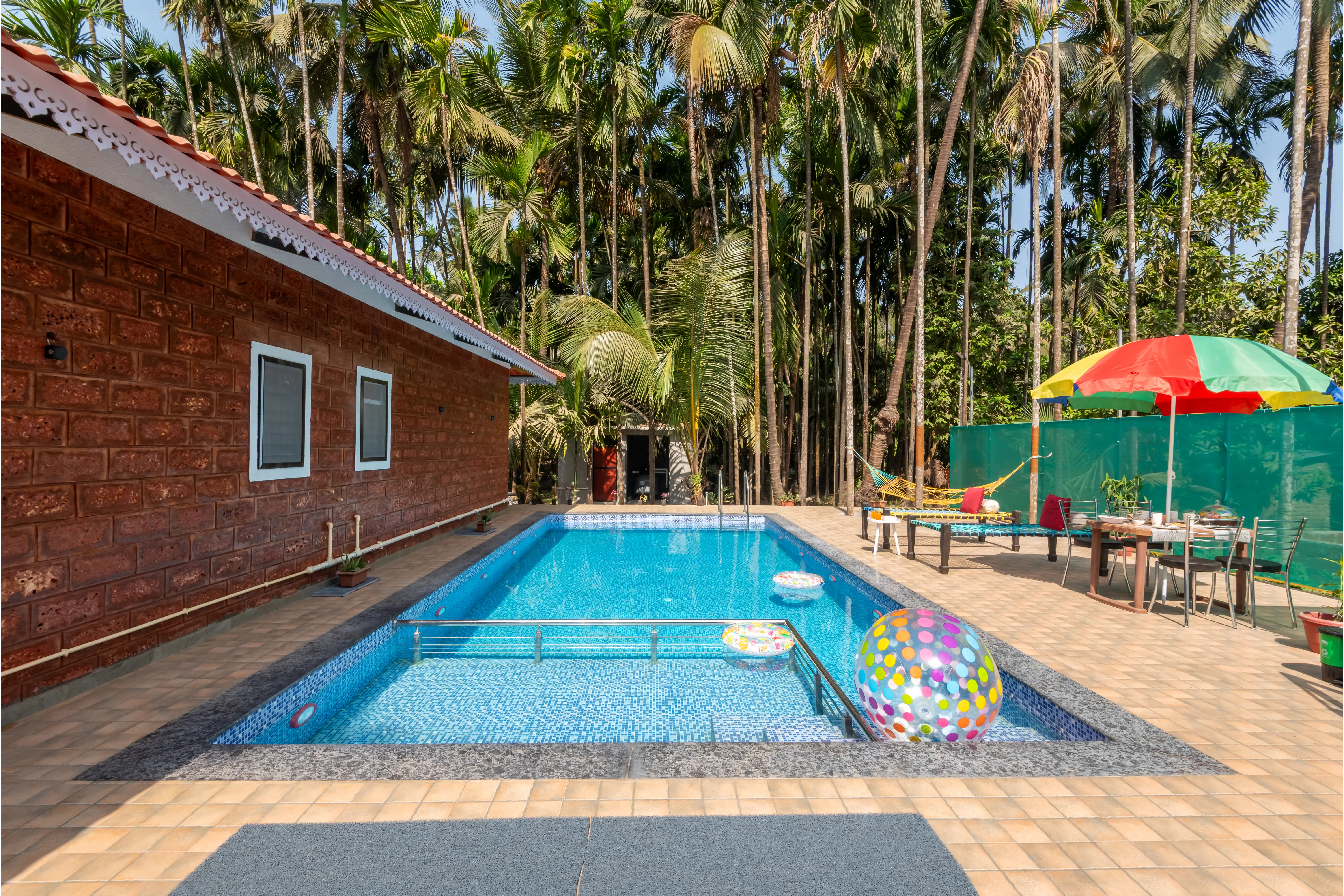 Swimming pool