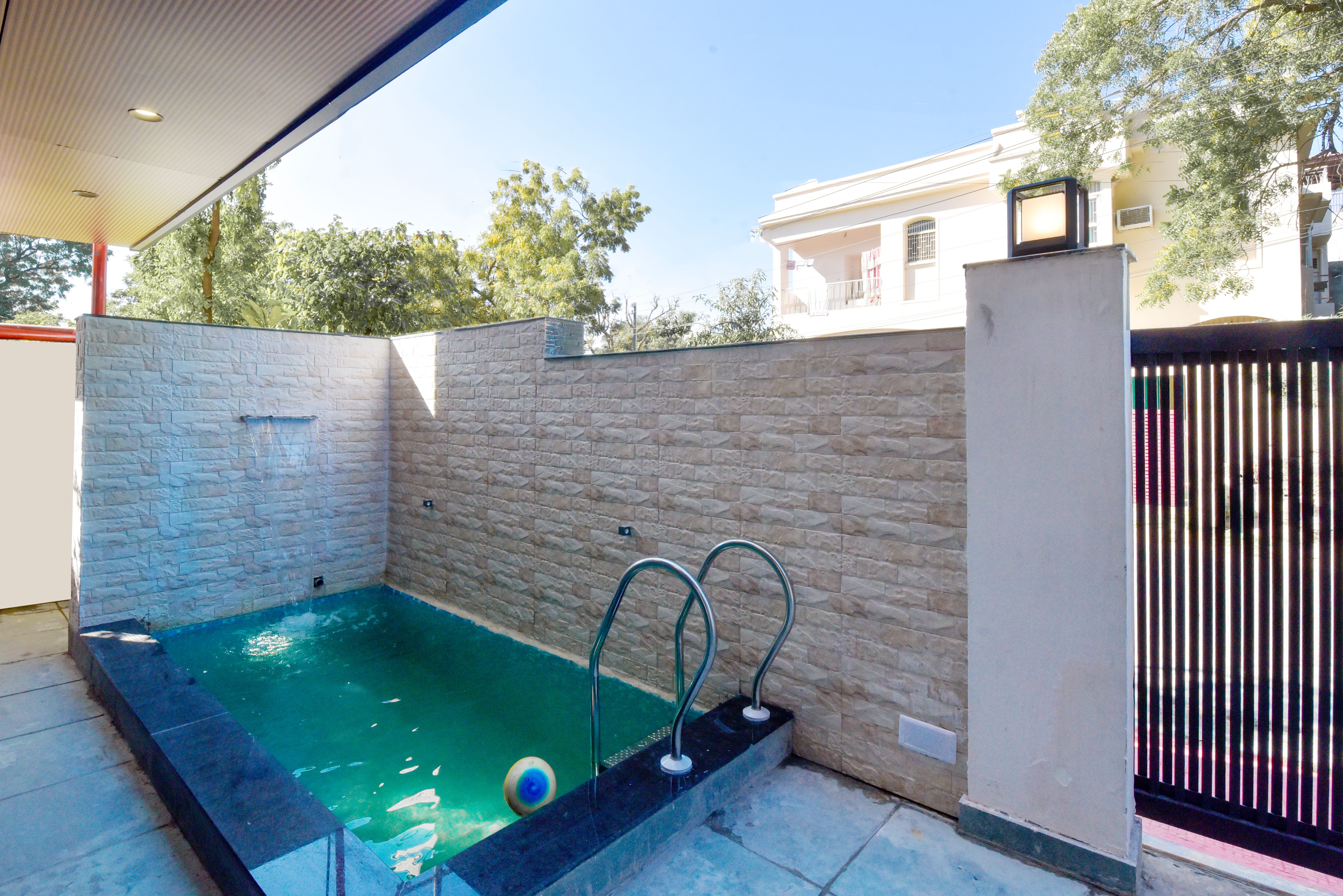 Plunge pool