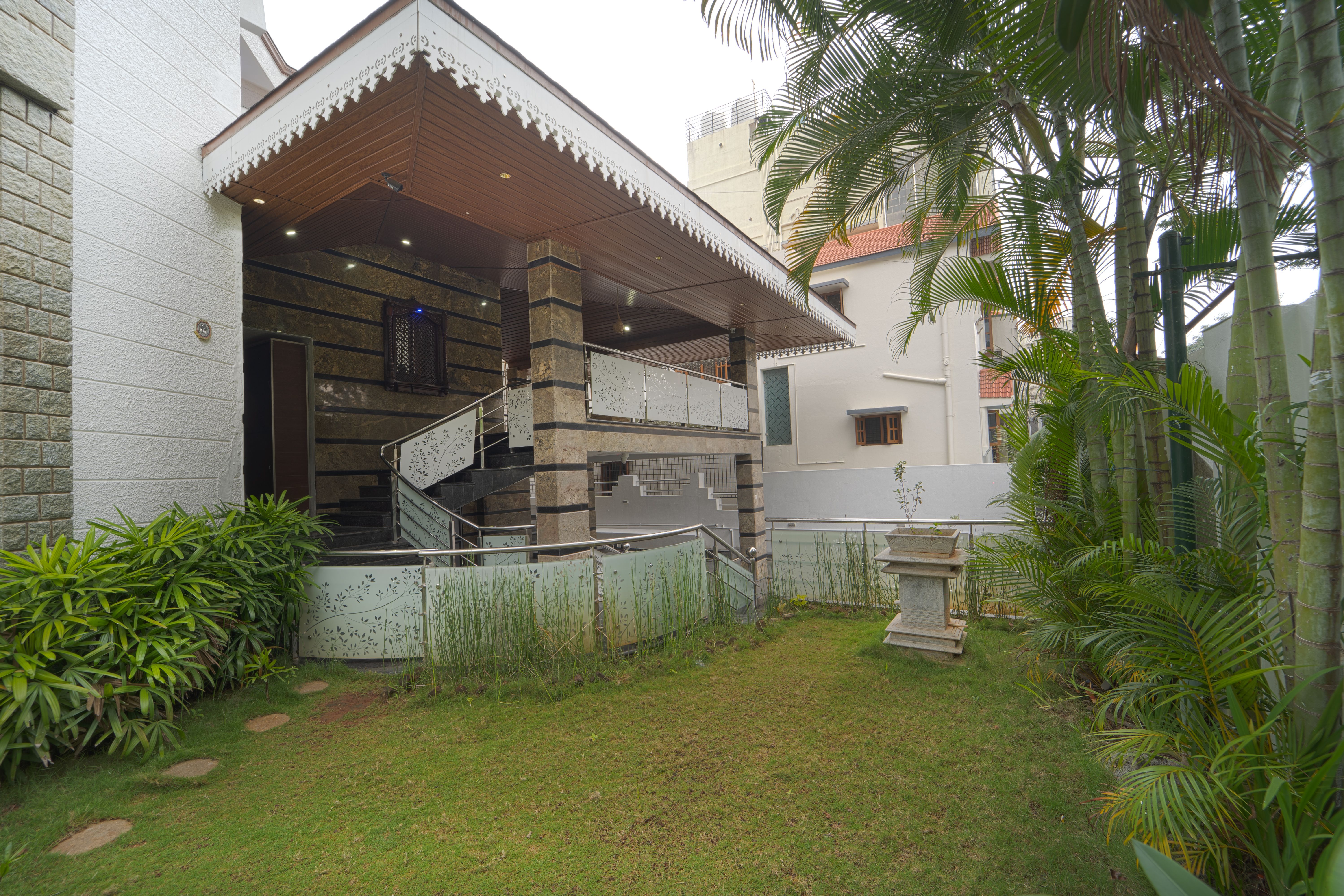 Royal Valora | Charming 5-BHK Villa With Garden, Lounge Area & Modern Comforts |  near Gundamagere Lake