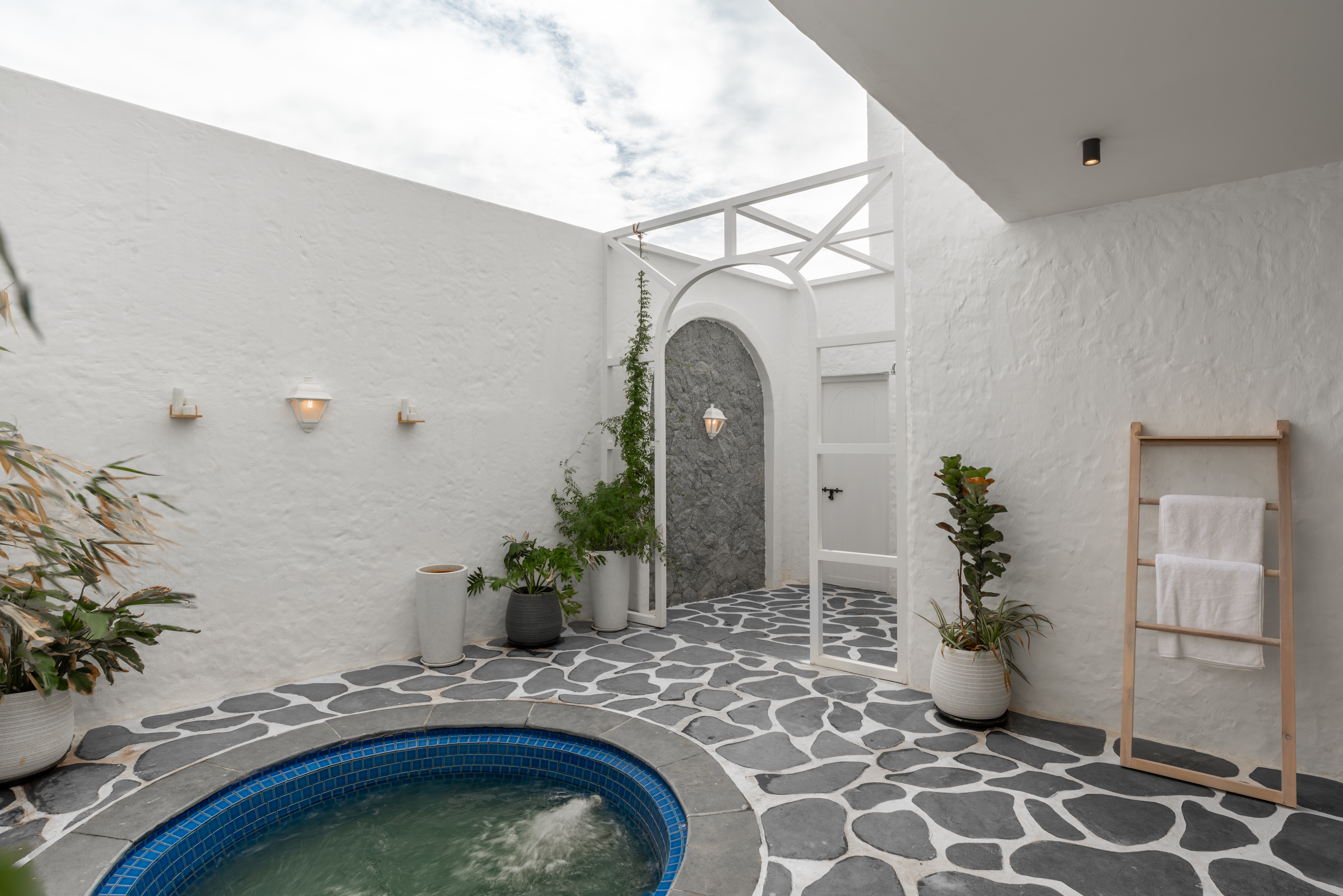 Greek Style 2-BHK Villa with Private Swimming Pool, Water Slide, Garden, Open Shower, Jacuzzi, Bathtub & Beach Views — photo 12