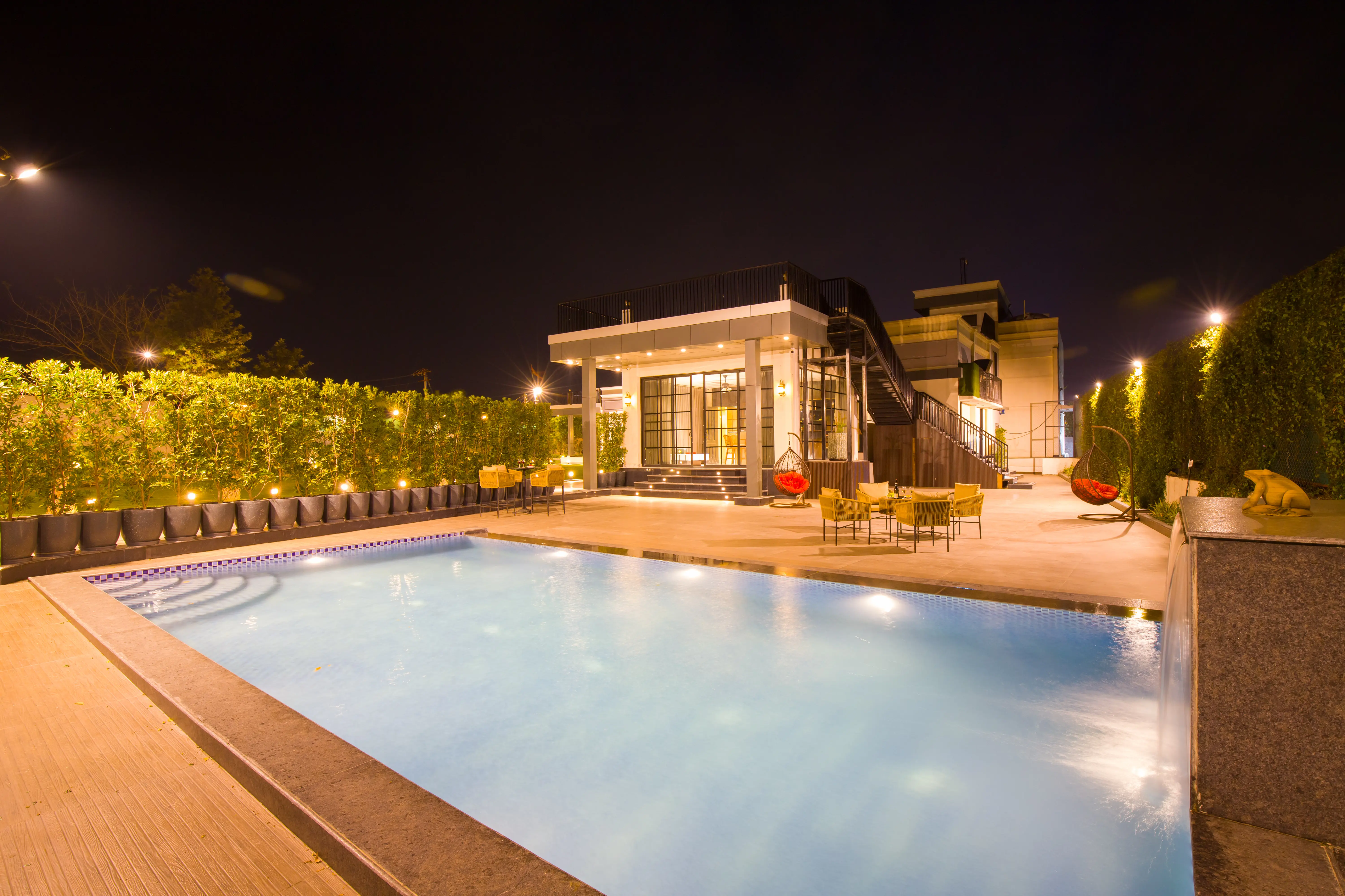 Swimming pool
