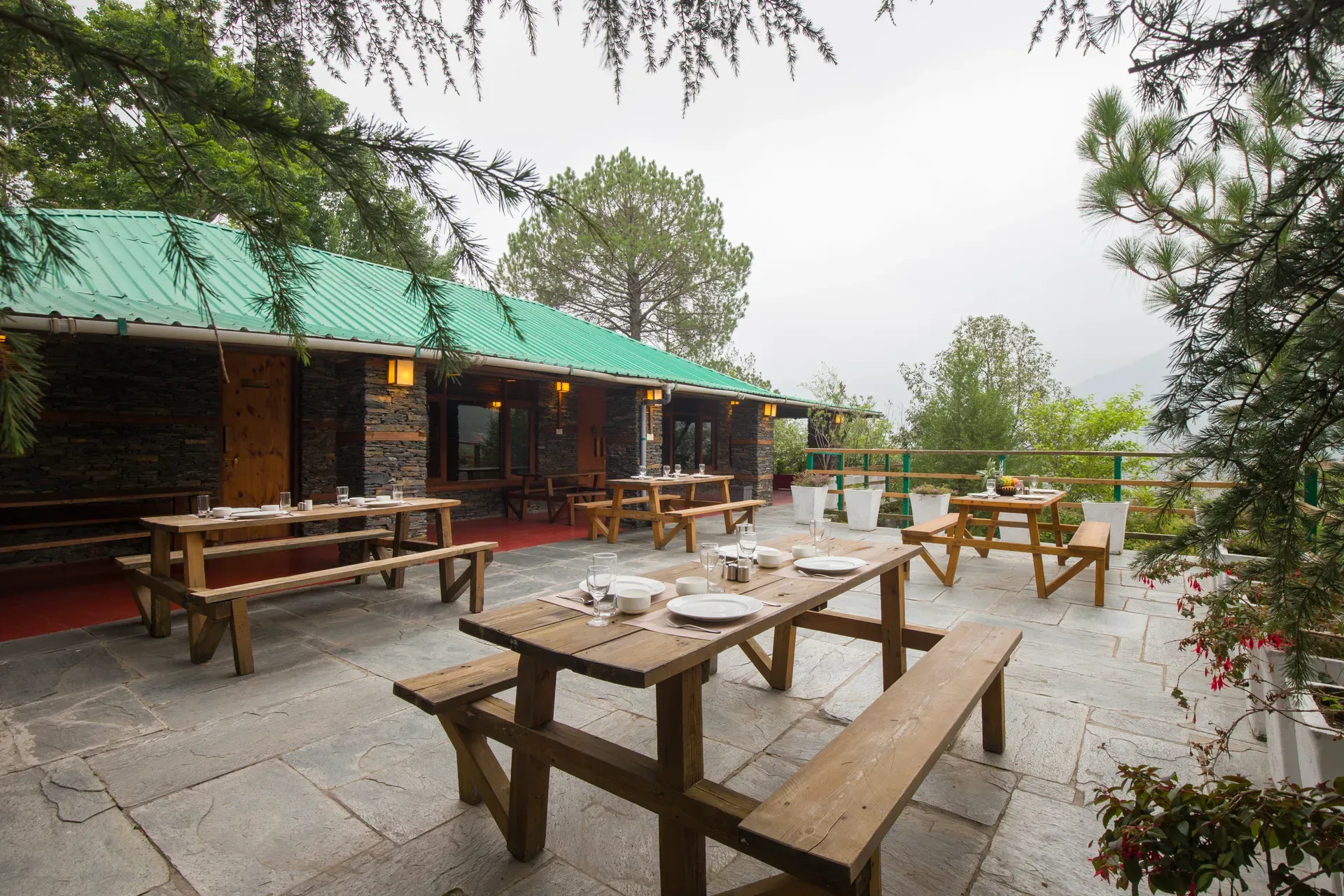 Suro Woodbine Chalet, Shimla - Restaurant Area