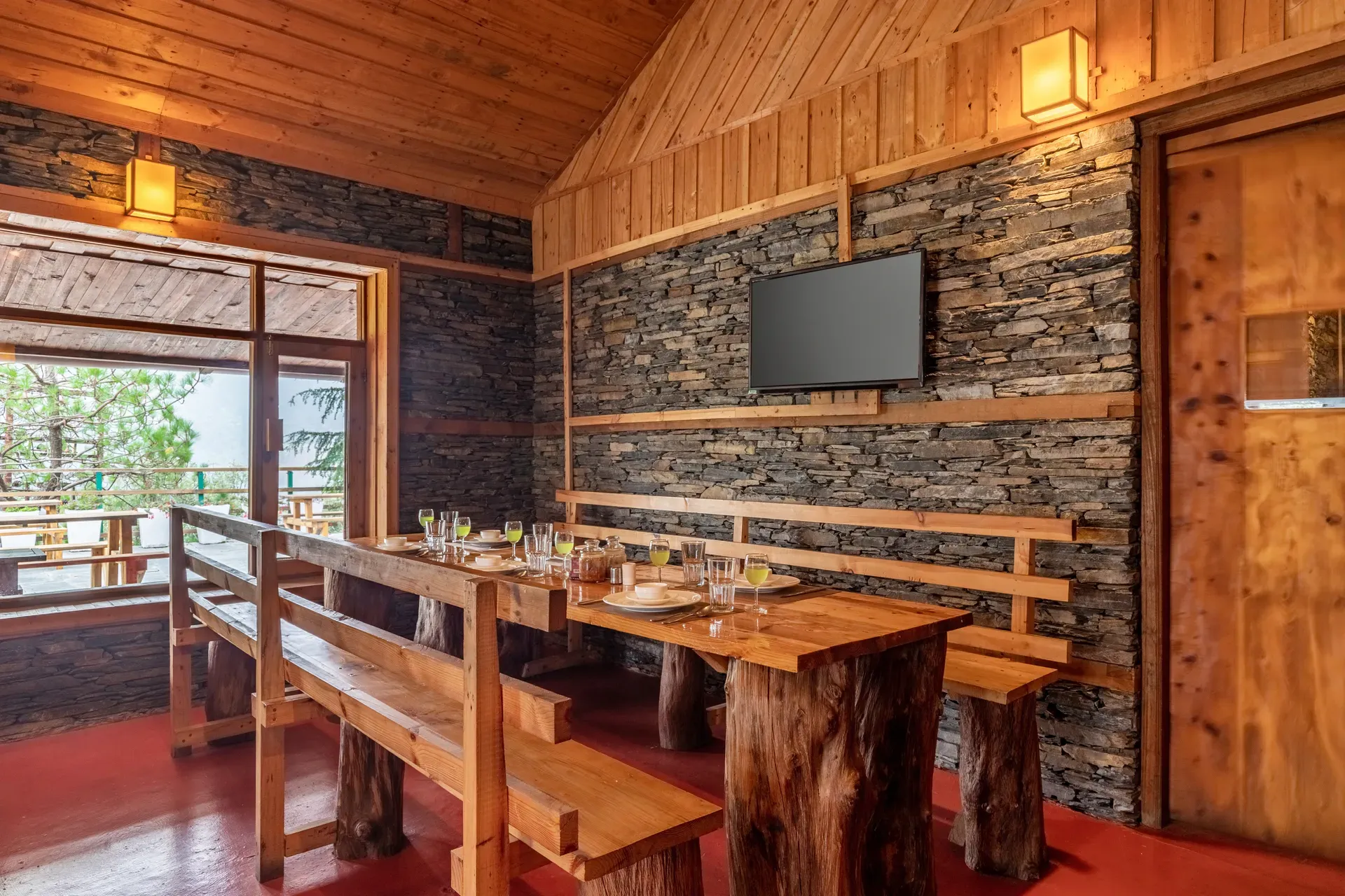 Suro Woodbine Chalet, Shimla - Dining Area