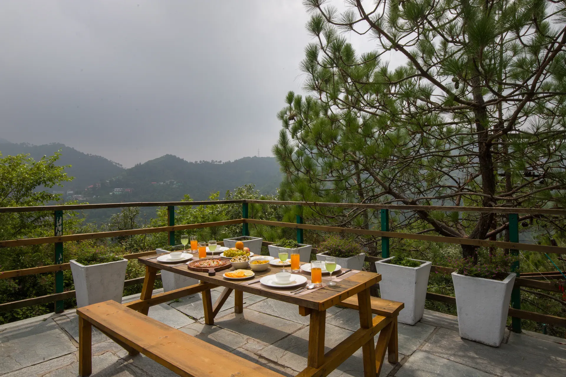 Suro Woodbine Chalet, Shimla - Outside Restaurant