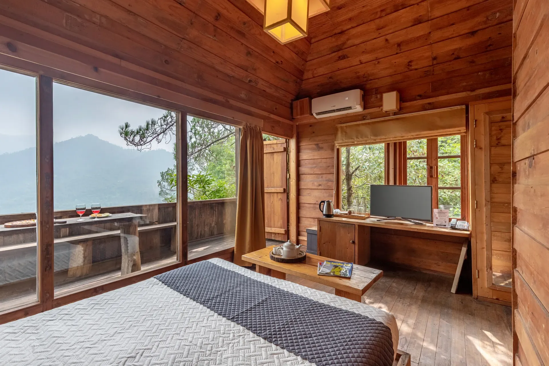 Suro Woodbine Chalet, Shimla - Bedroom