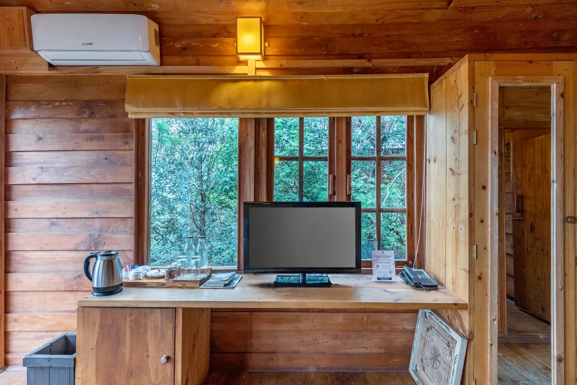 Suro Woodbine Chalet, Shimla - Bedroom