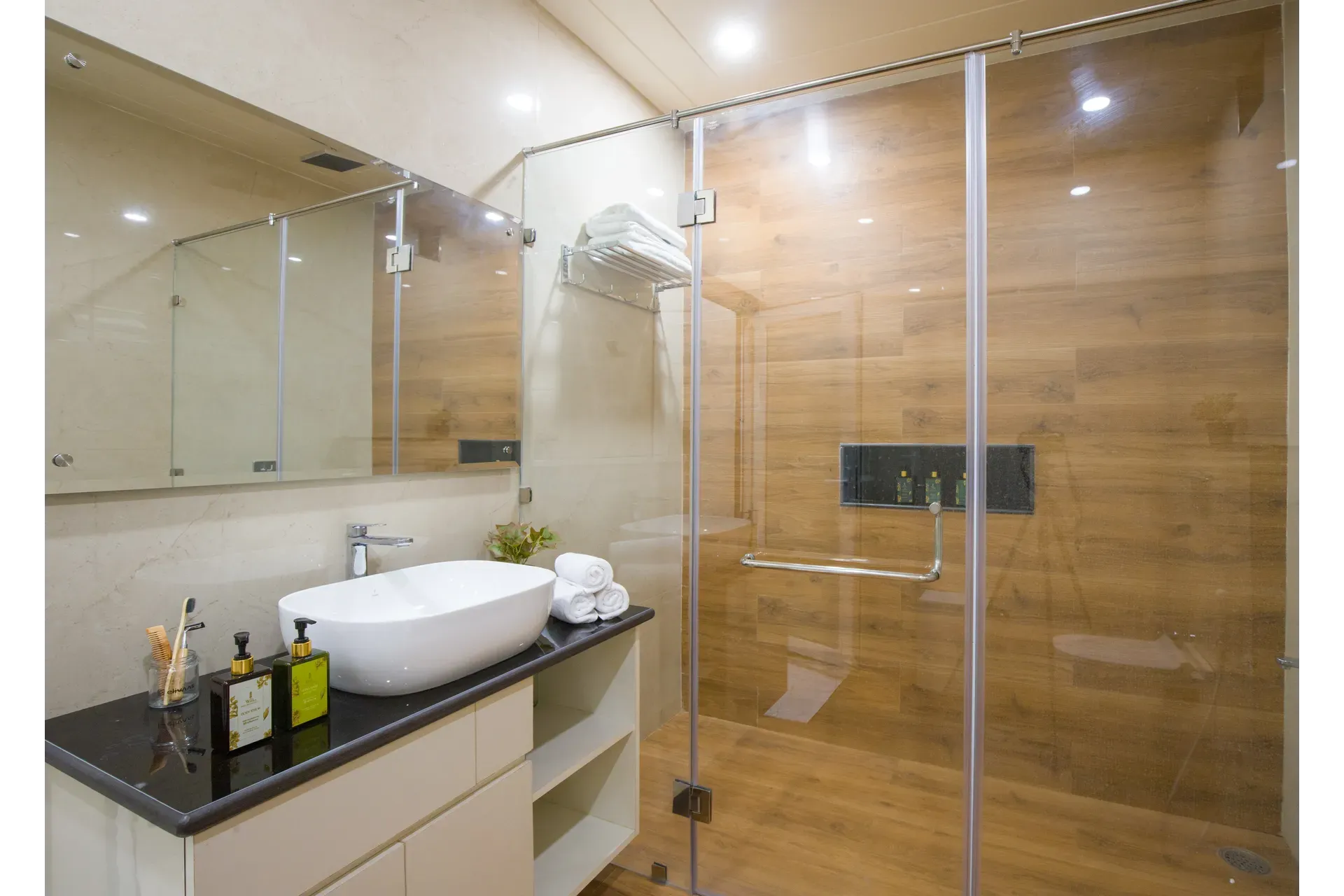Enchantia | Pet-friendly 6-BHK Retreat With Private Pool, Garden & Party Hall