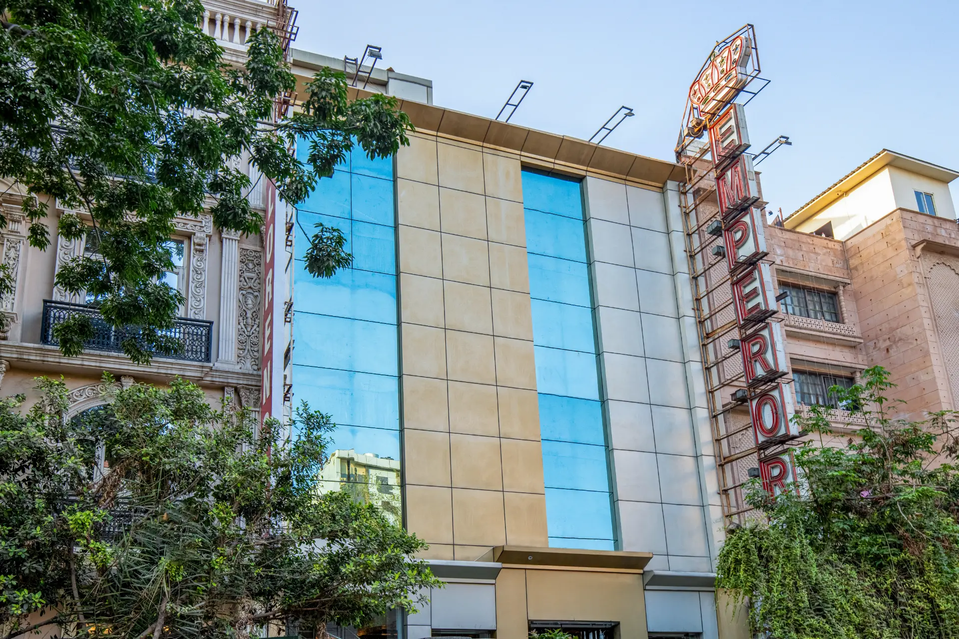 Emperor Palms | Executive | Restaurant | Lift