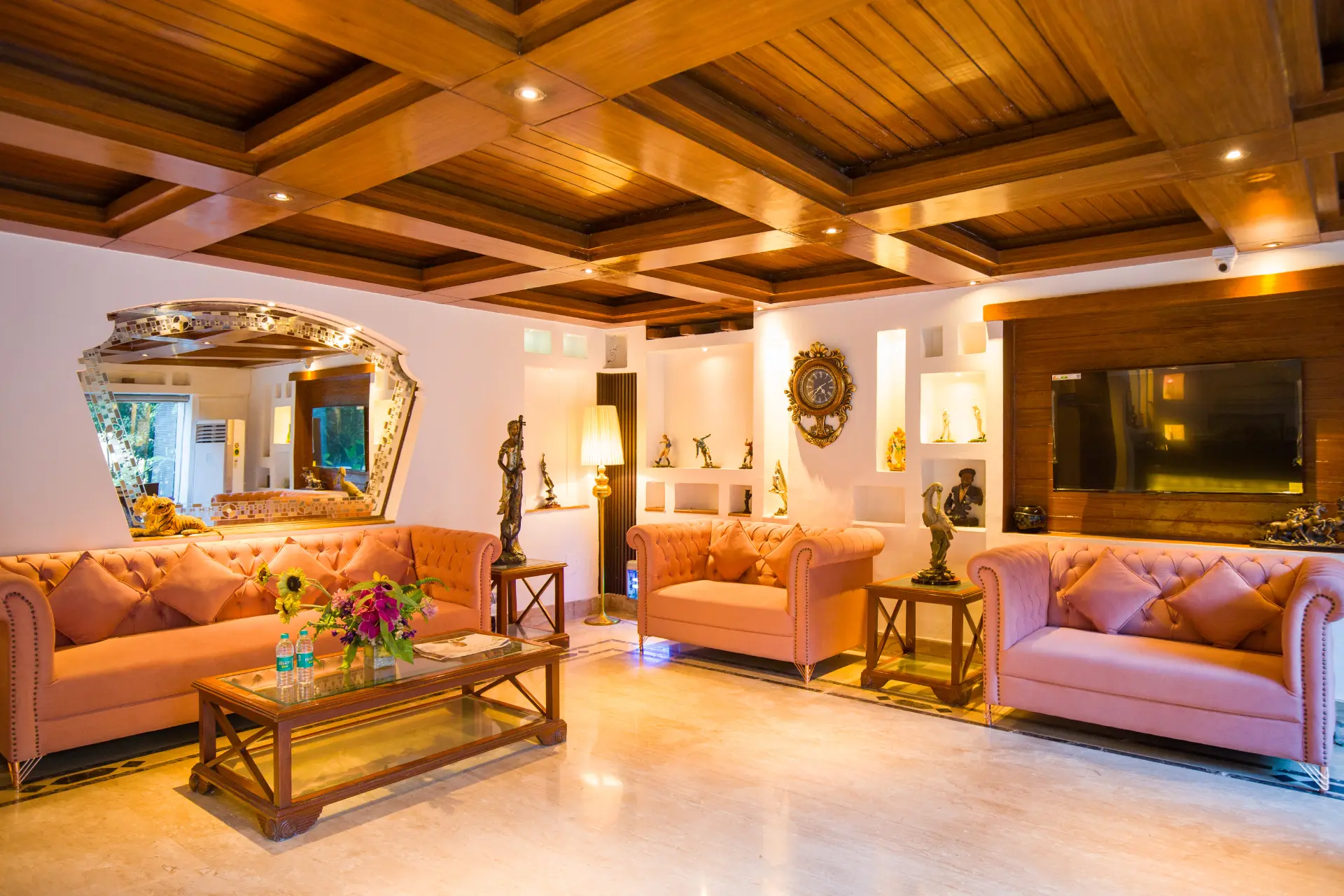 Emperor Palms | Executive | Restaurant | Lift - Image 2