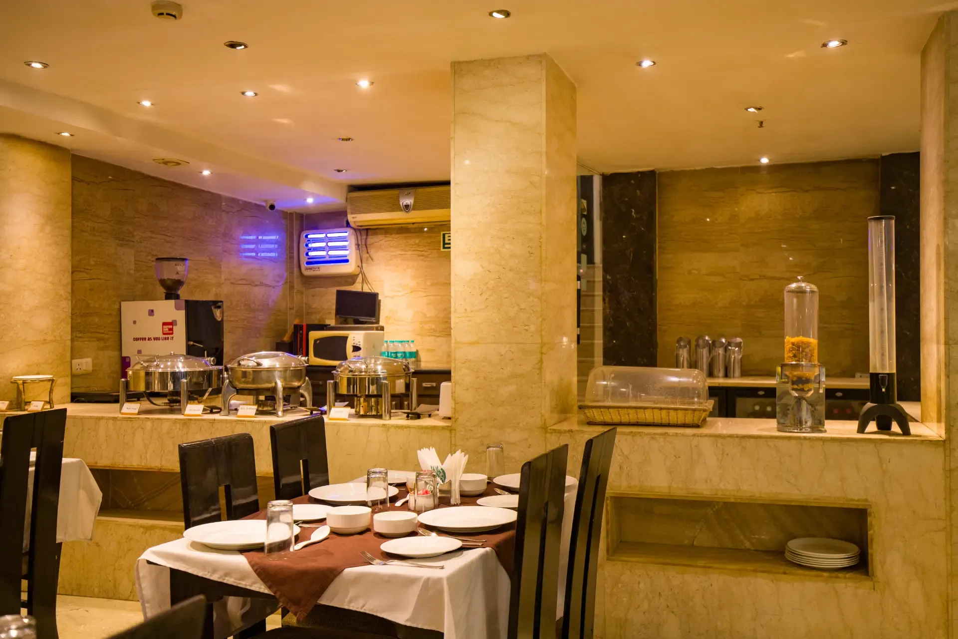 Emperor Palms | Premium | Restaurant | Lift - Image 3