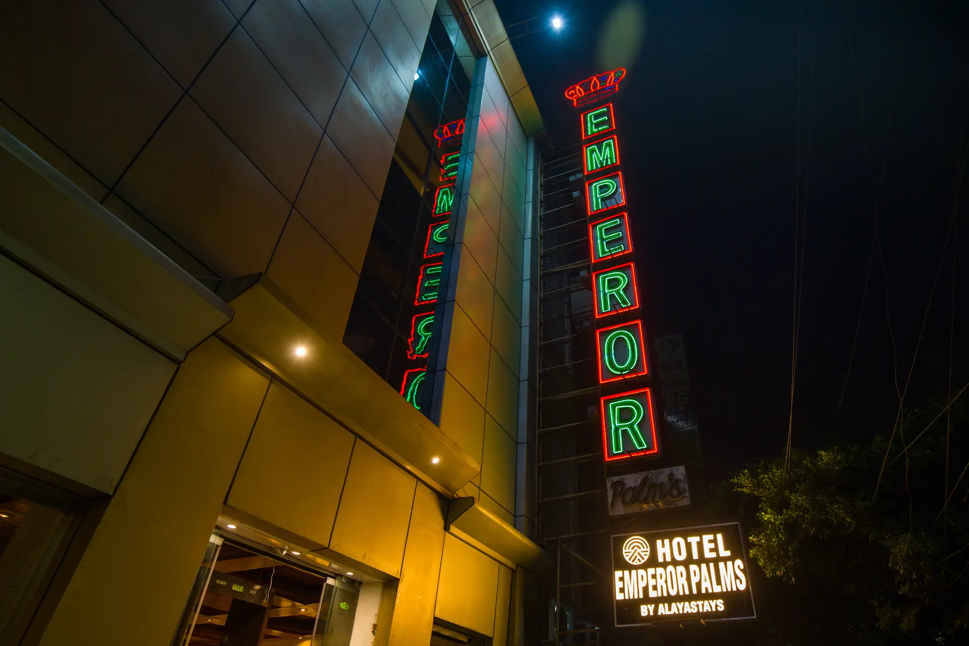 Emperor Palms | Emperor| Restaurant | Lift