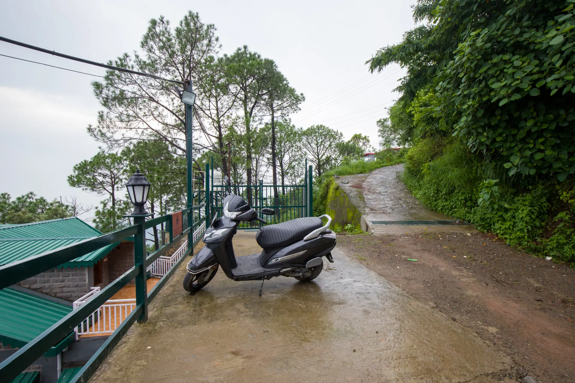 Pinehill Manor Villa, Kasauli - Parking