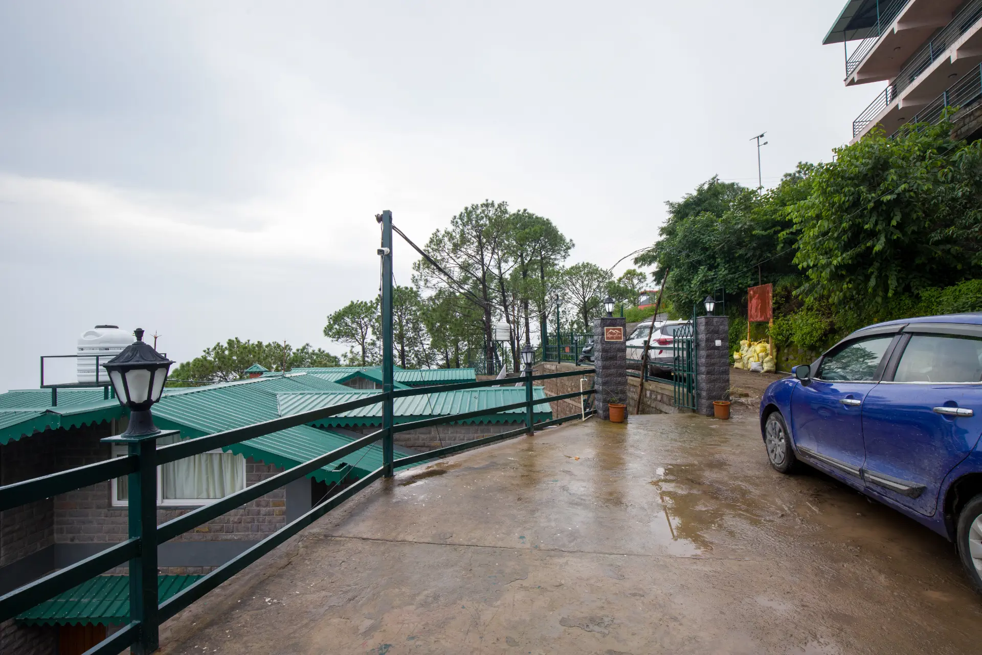 Pinehill Manor Villa, Kasauli - Parking