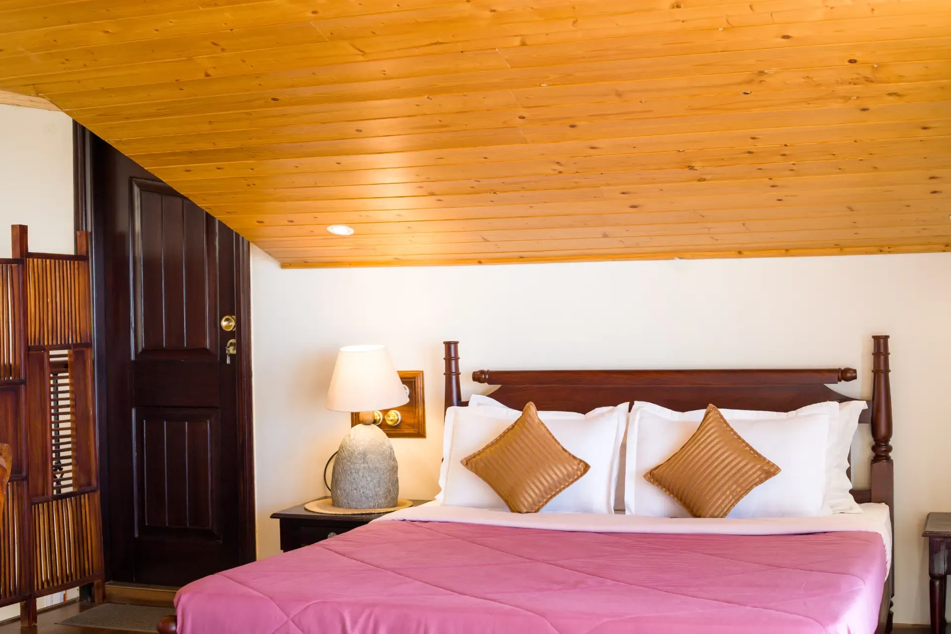 Cliff Side Villa | 3-BHK + Attic | Garden | Gazebo | Balconies | Scenic Views
