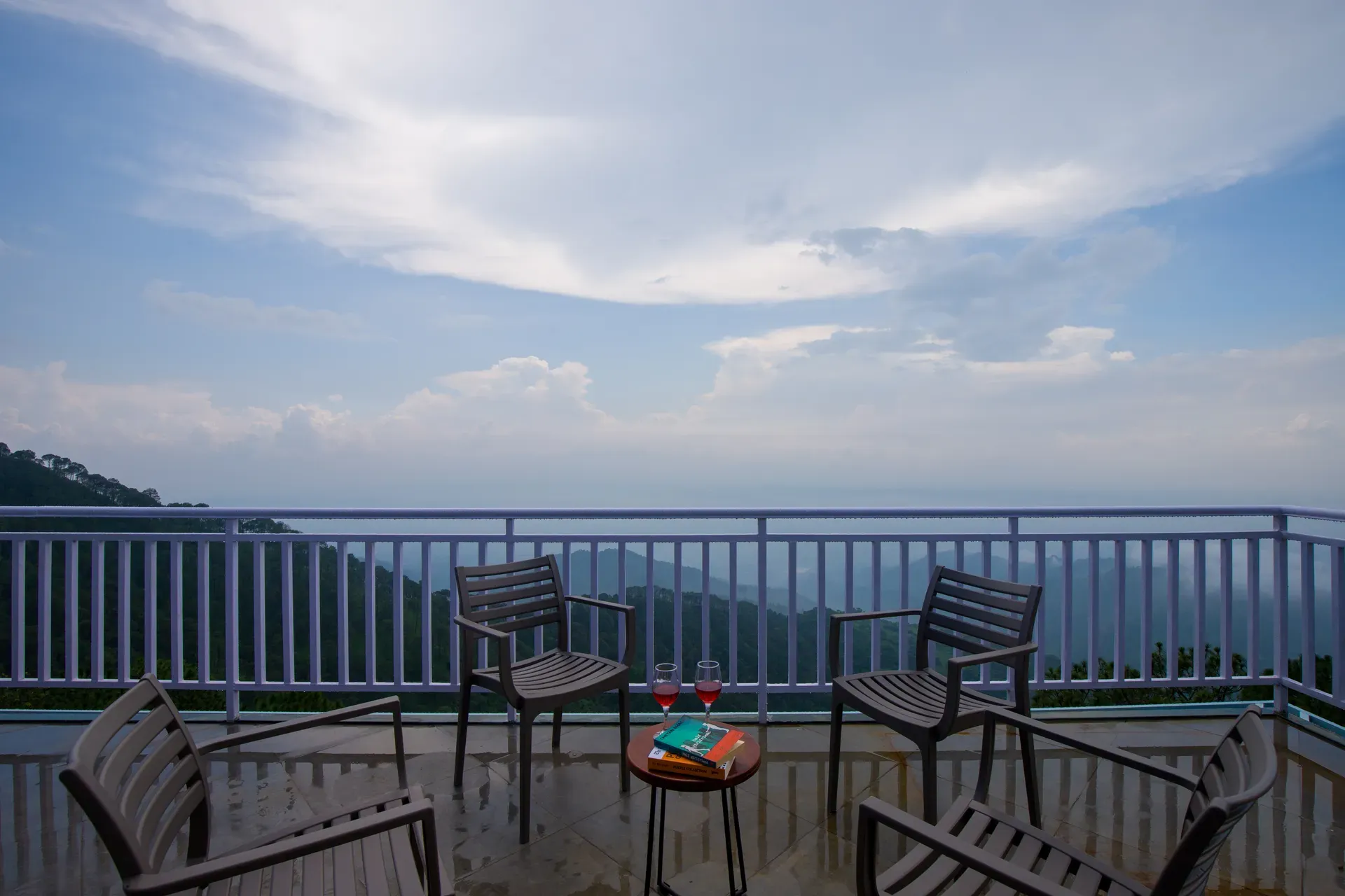 Alpenglow Villa, Kasauli - Terrace