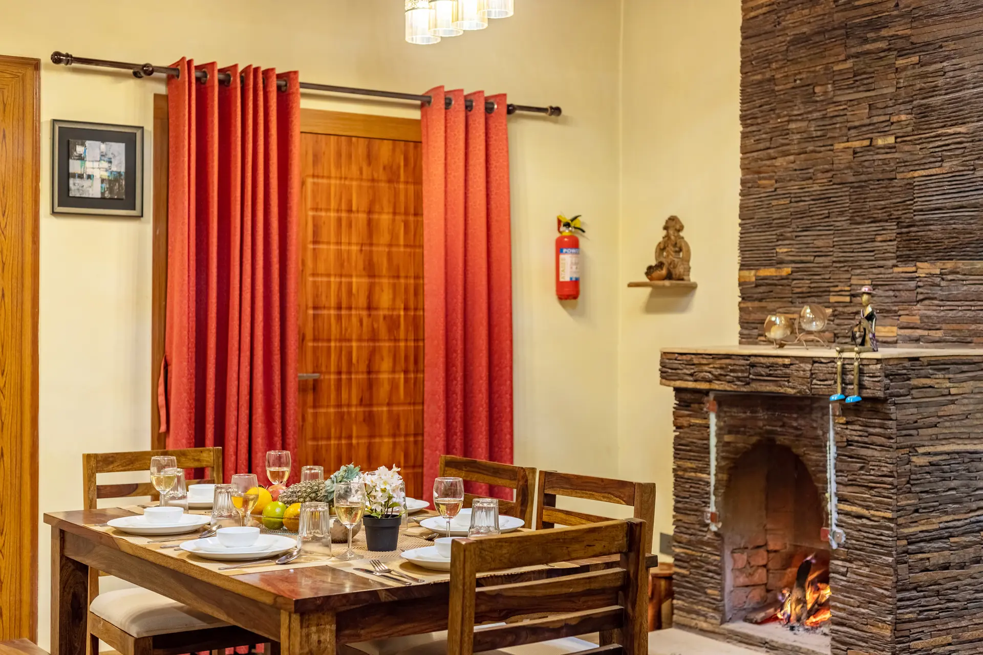Mystwood Villa, Nainital - Dining area