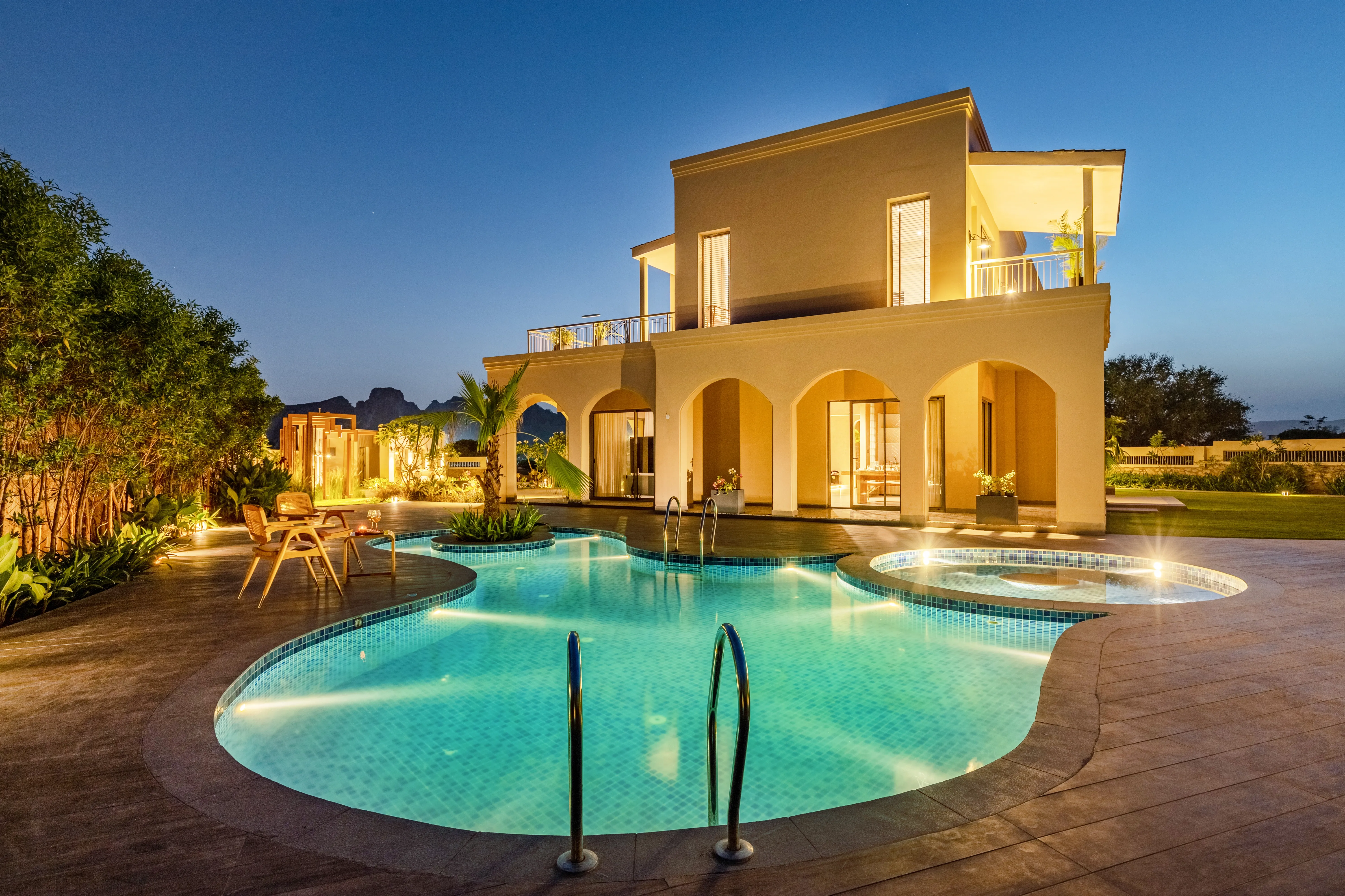 Swimming pool