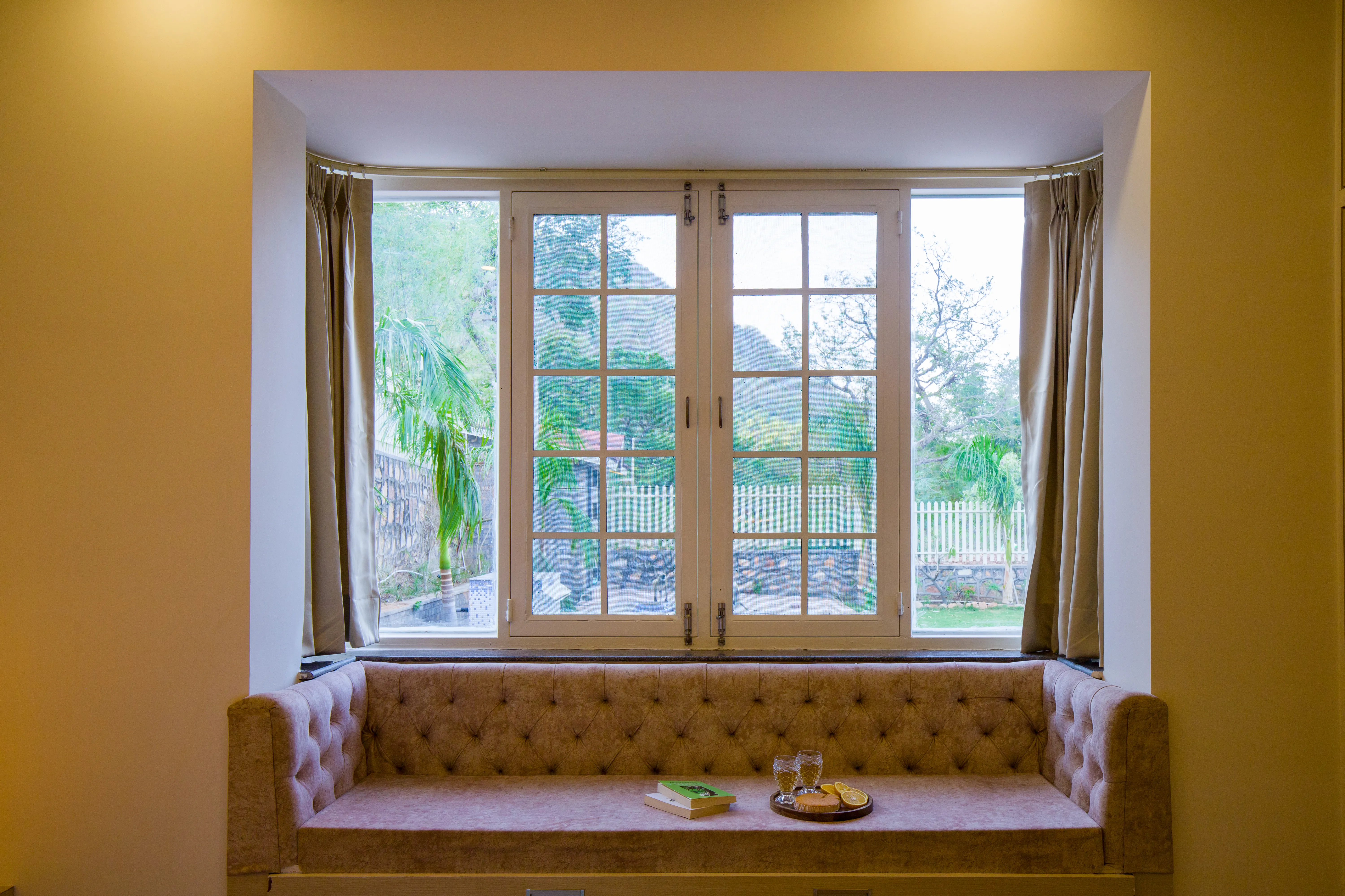 Sitting balcony room 2