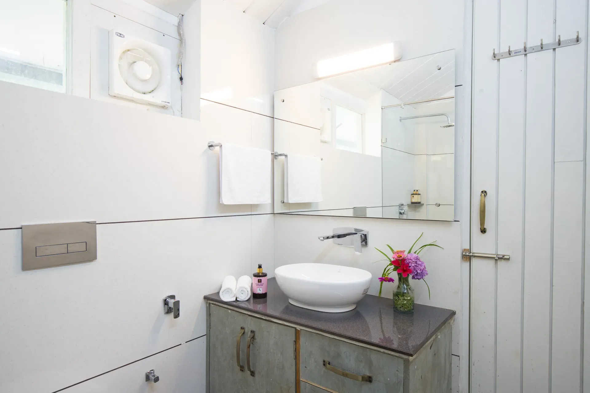Ahilya Villa, Bhimtal - Bathroom