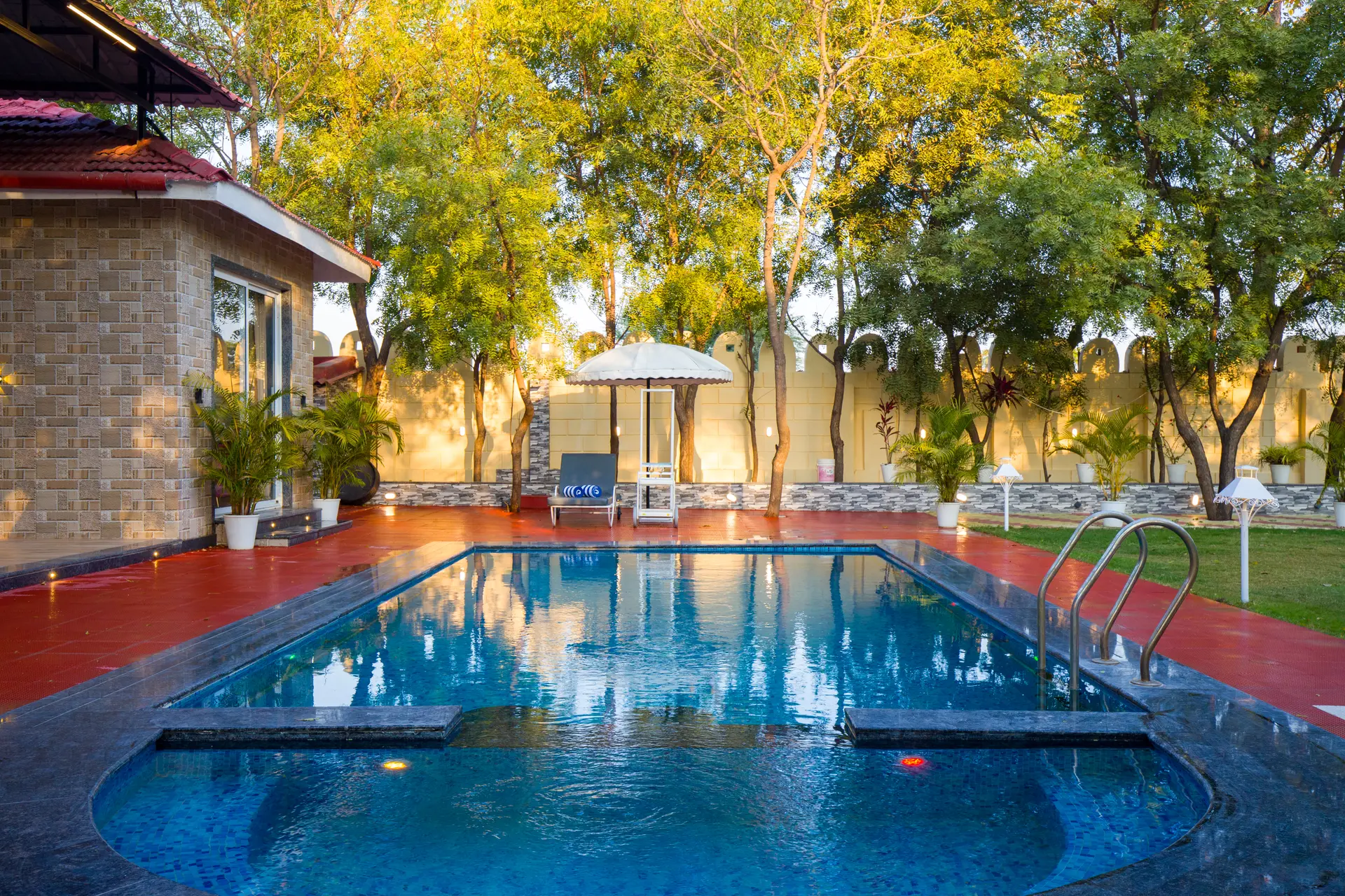 Swimming pool