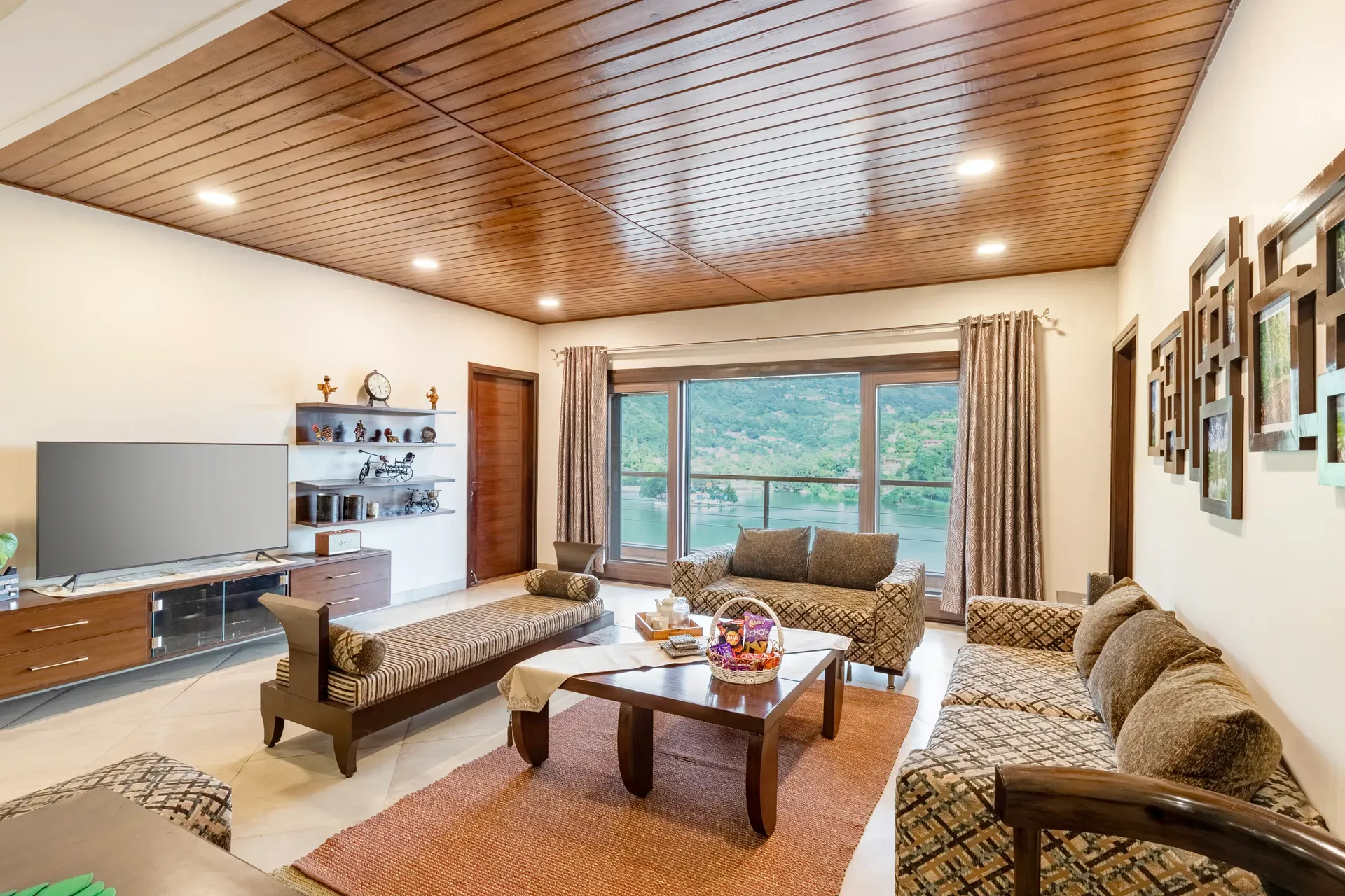 Lakeview Manor Villa, Bhimtal - Living Area