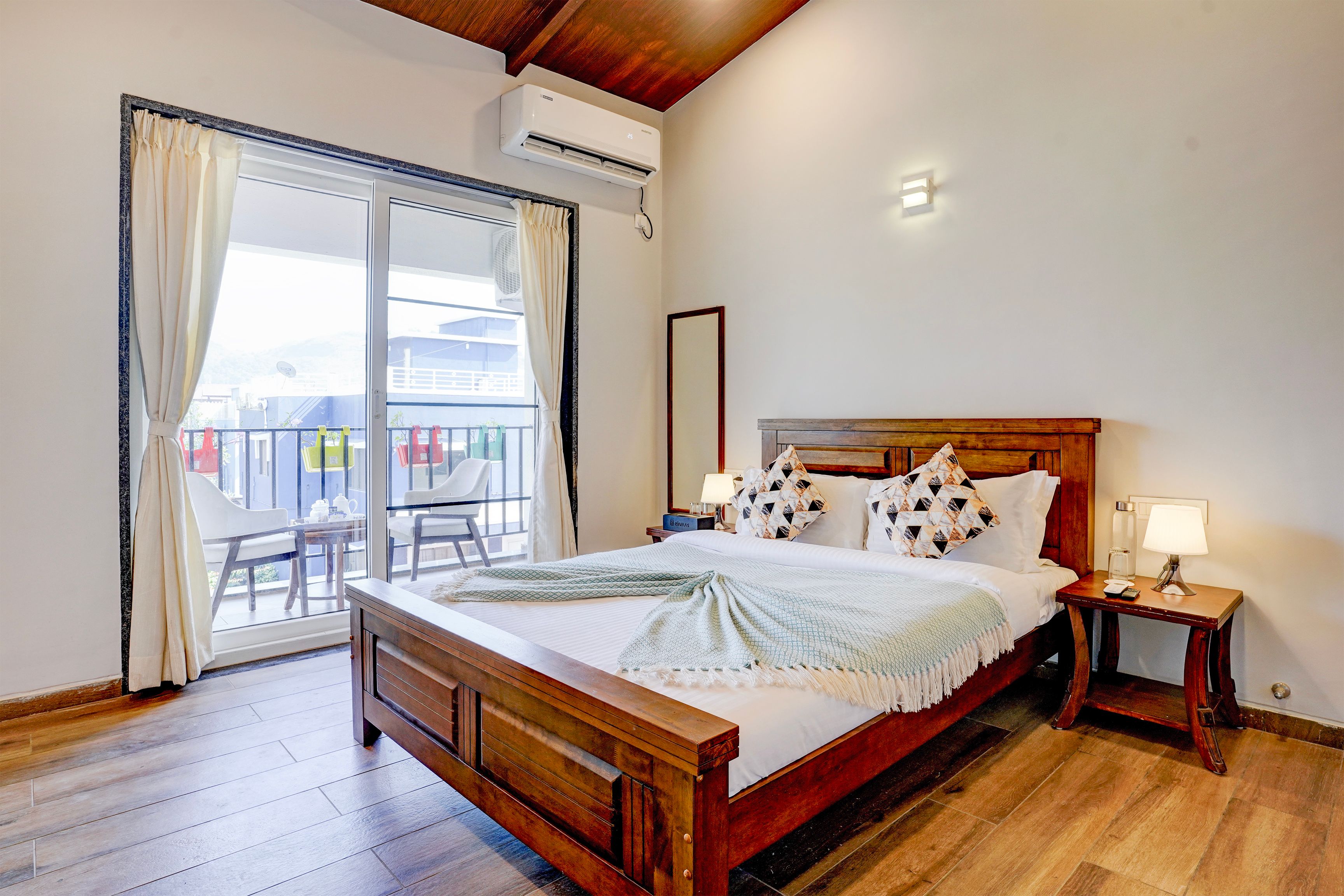 Aamy Villa, Lonavala - Bedroom 1