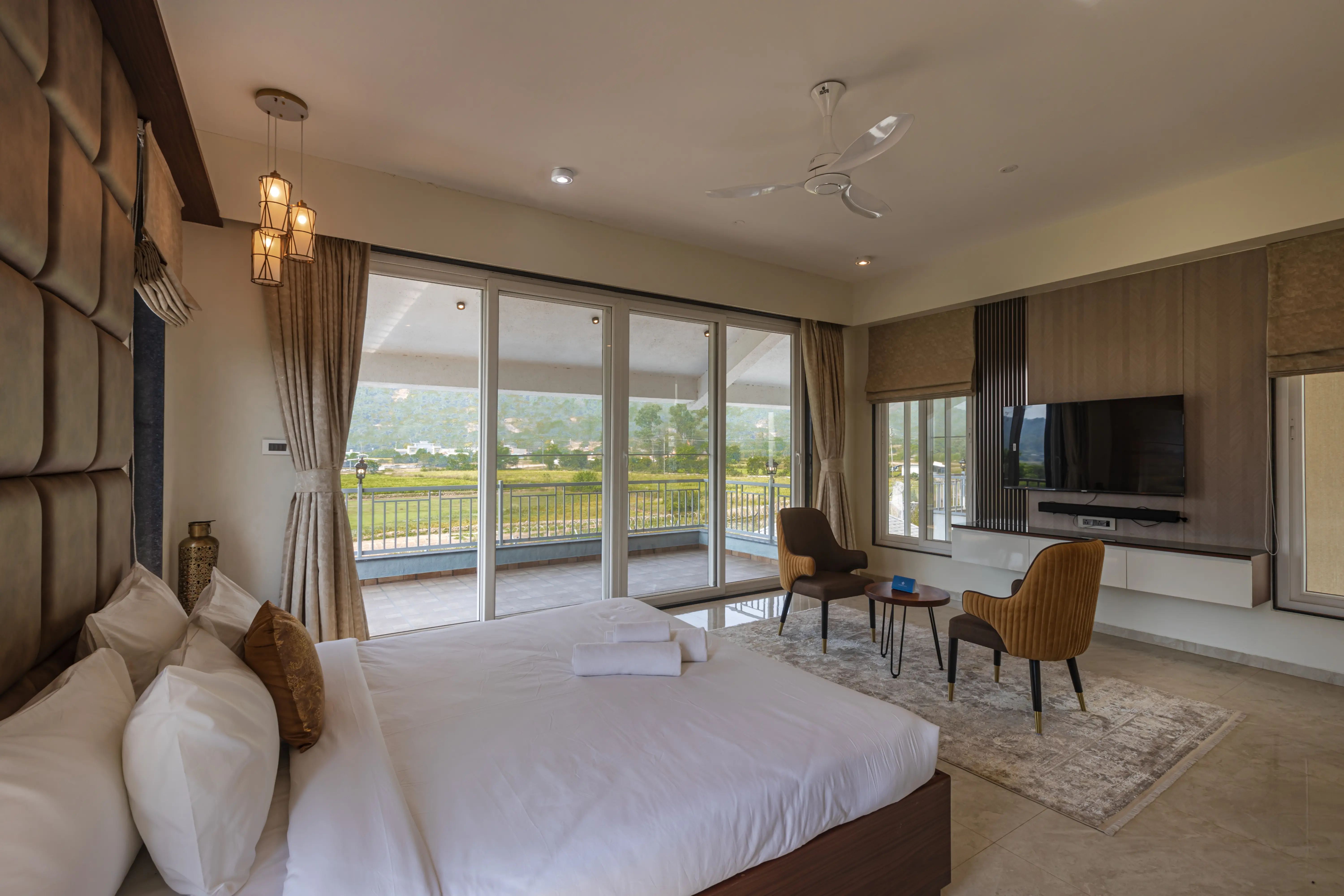 Nimishka Villa, Lonavala - Bedroom 1