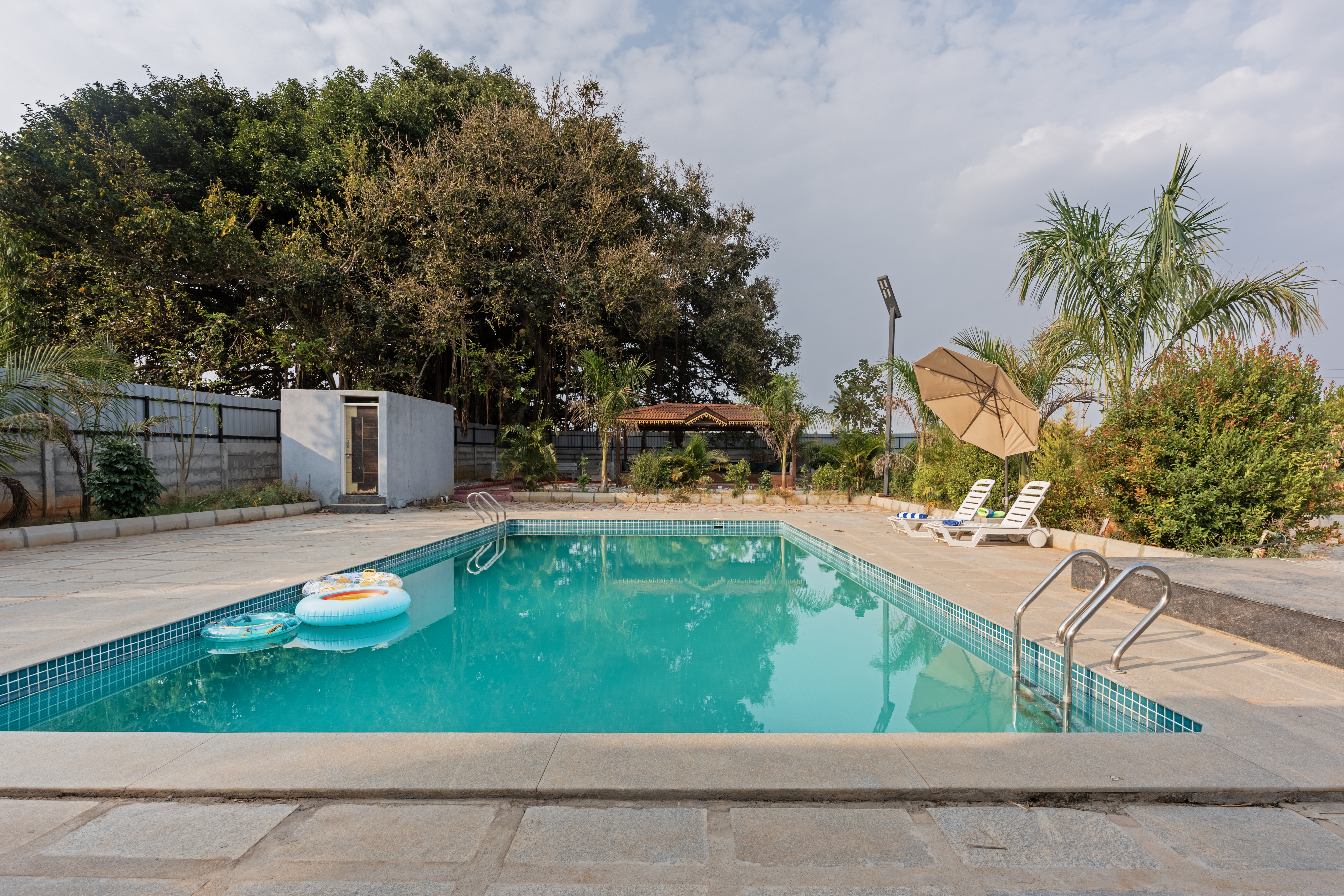 Swimming pool