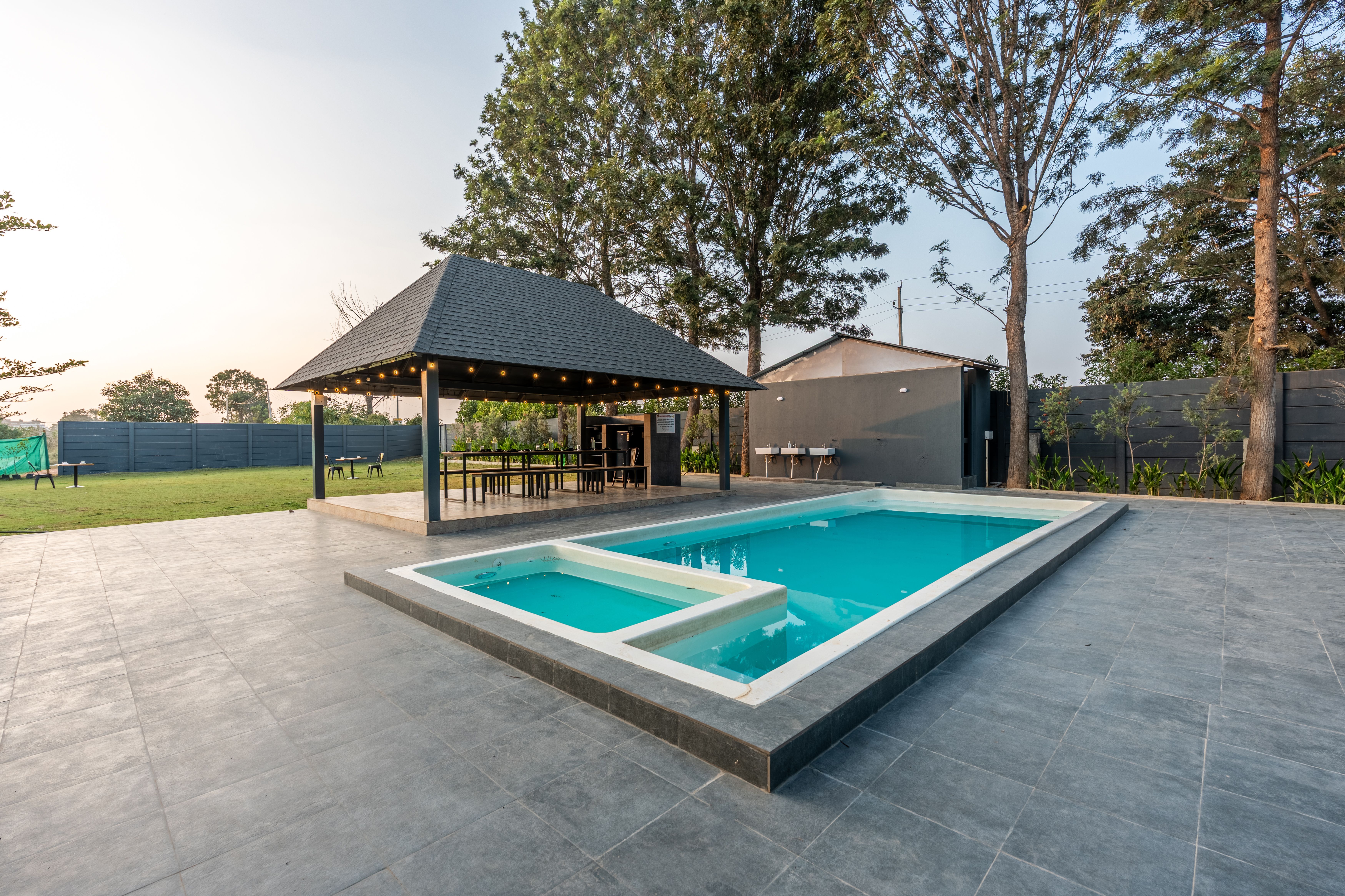 Common swimming pool