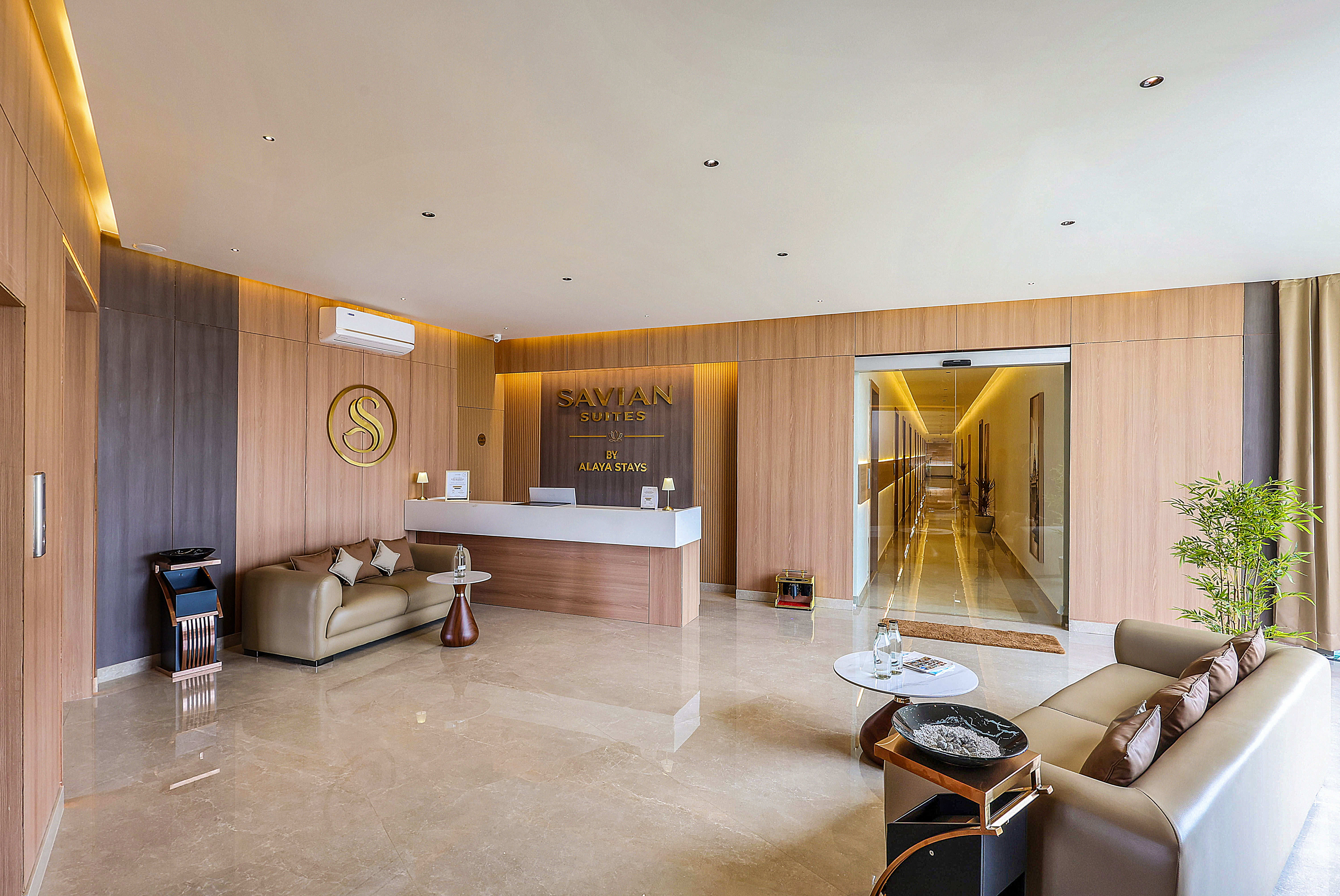 Premium Room with Balcony in a Business Hotel in Chikkajala, Close to Major Restaurants, Bars & Clubs — photo 16