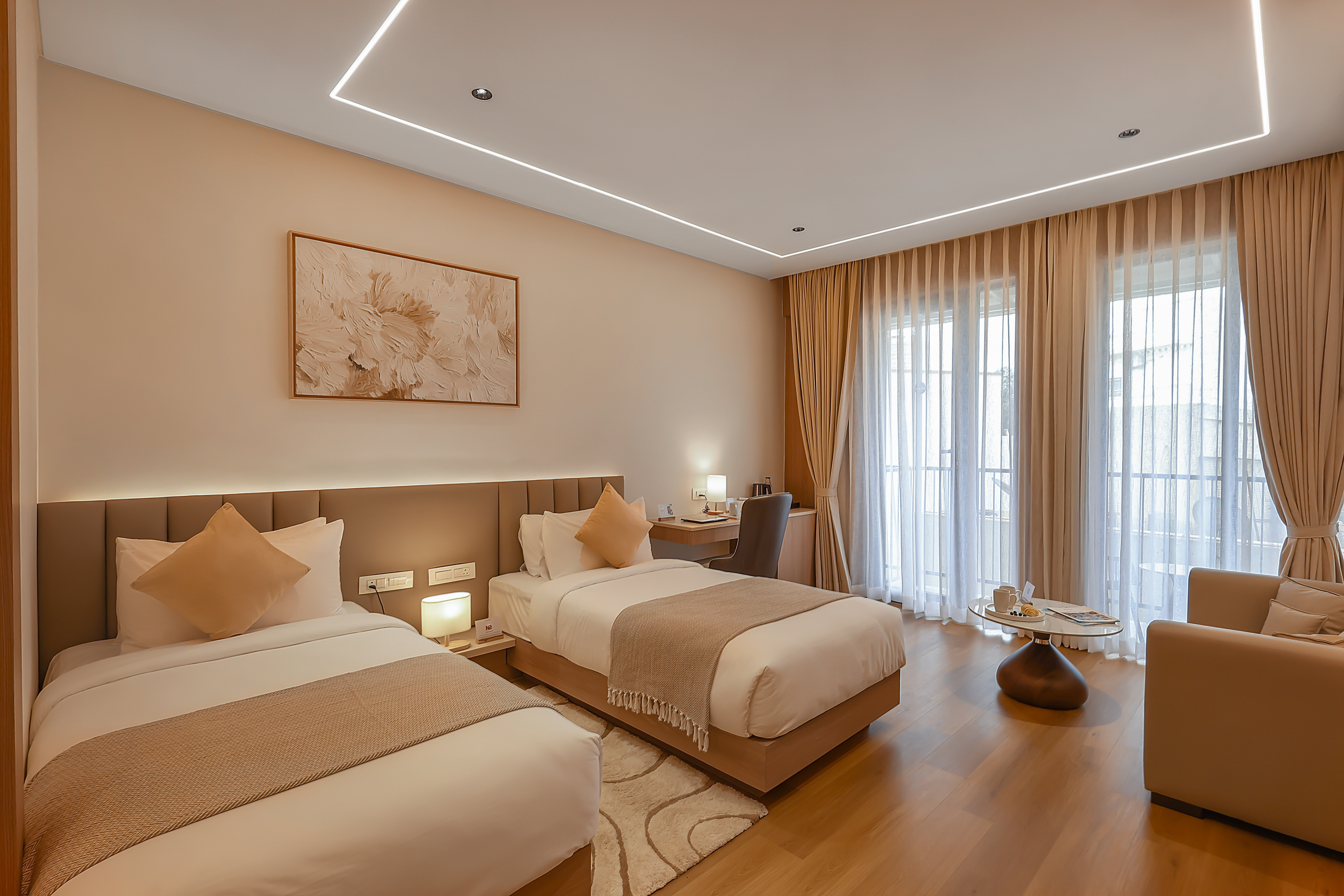 Twin beds Room with Balcony Near Popular Restaurants, Bars & Clubs — photo 5