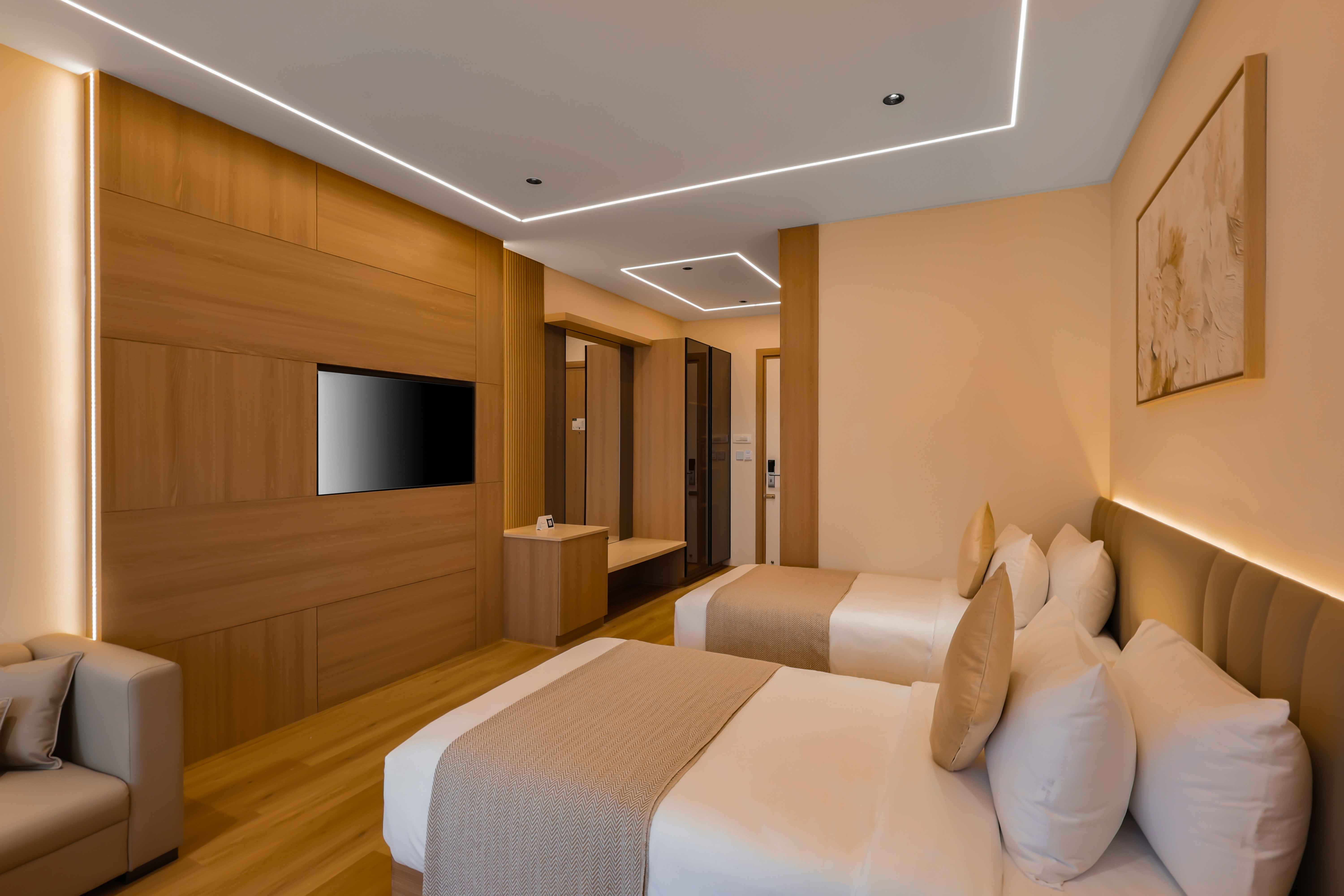 Twin beds Room with Balcony Near Popular Restaurants, Bars & Clubs — photo 6